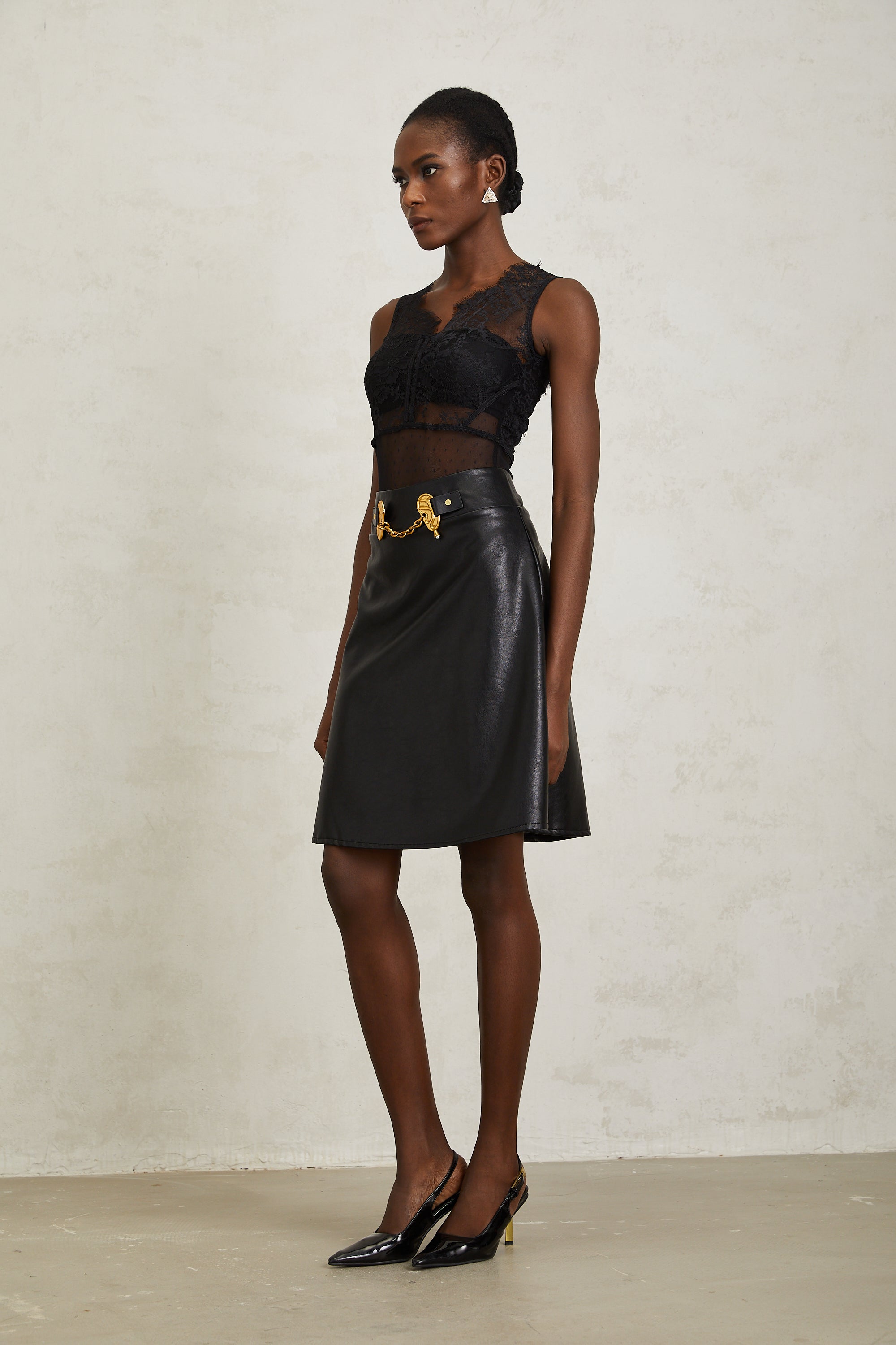 Josette – Schwarzer Body aus geblümter Spitze