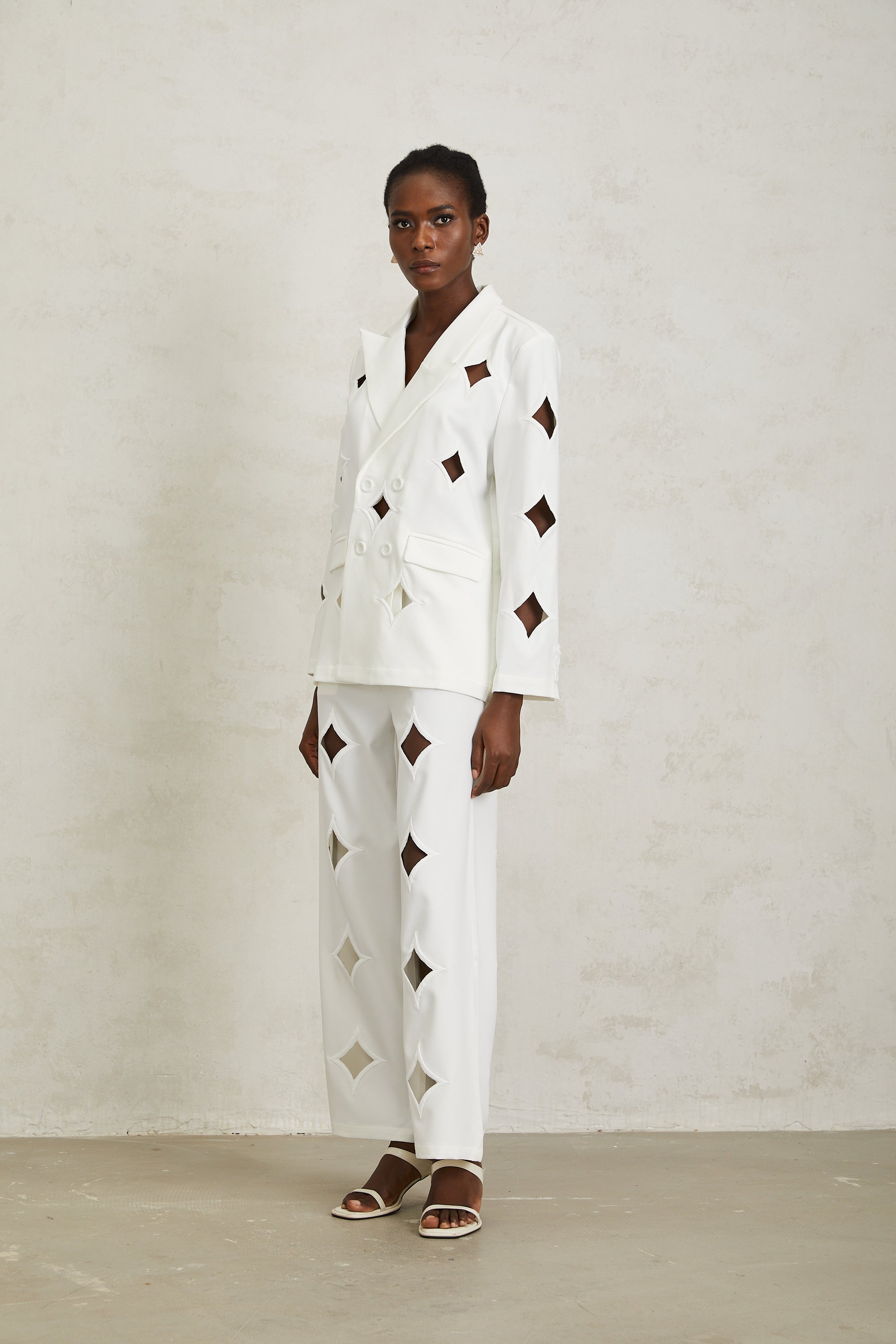 طقم فيكتوريا وايت المتناسق المقطوع على شكل نجمة