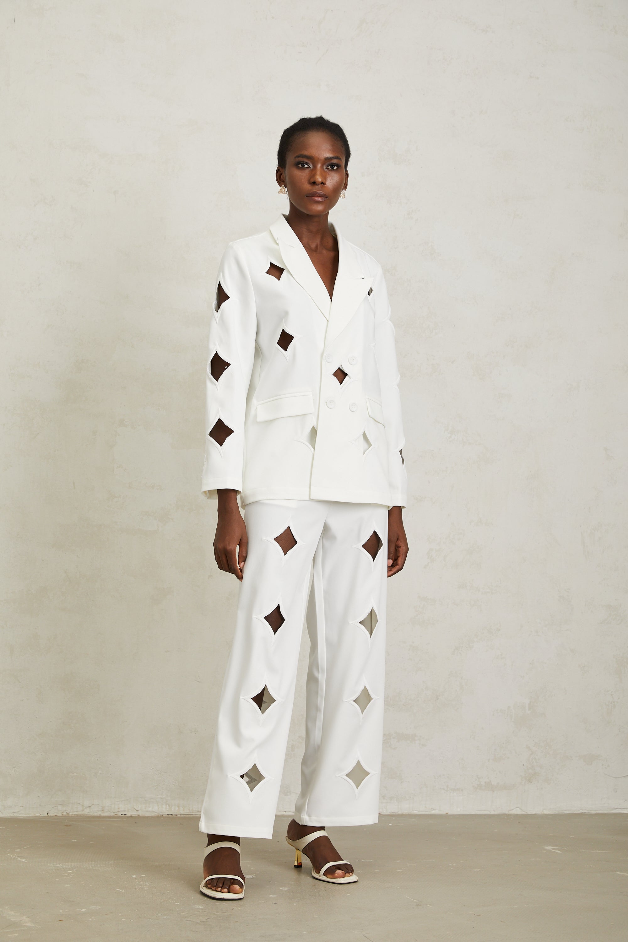 طقم فيكتوريا وايت المتناسق المقطوع على شكل نجمة