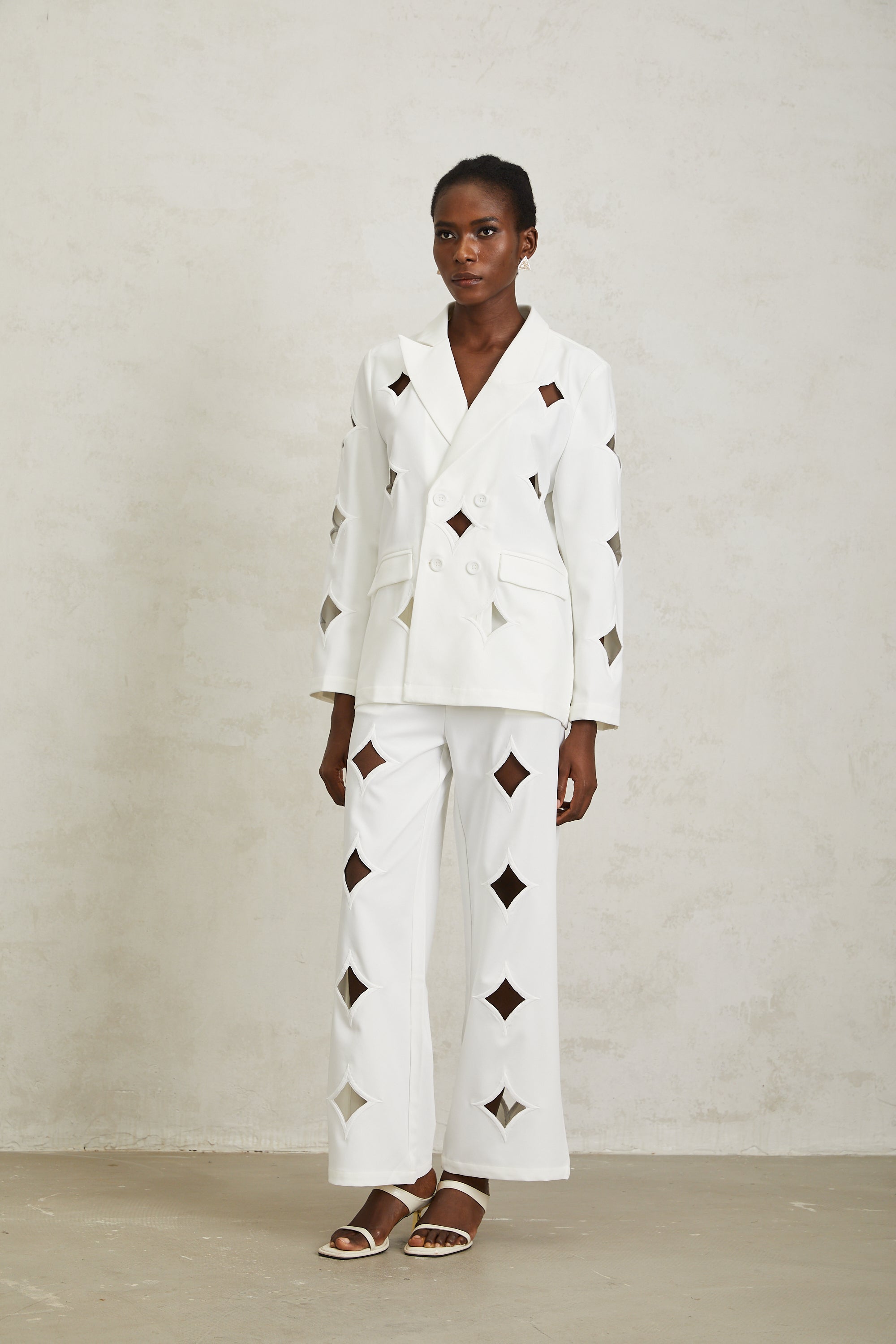 طقم فيكتوريا وايت المتناسق المقطوع على شكل نجمة