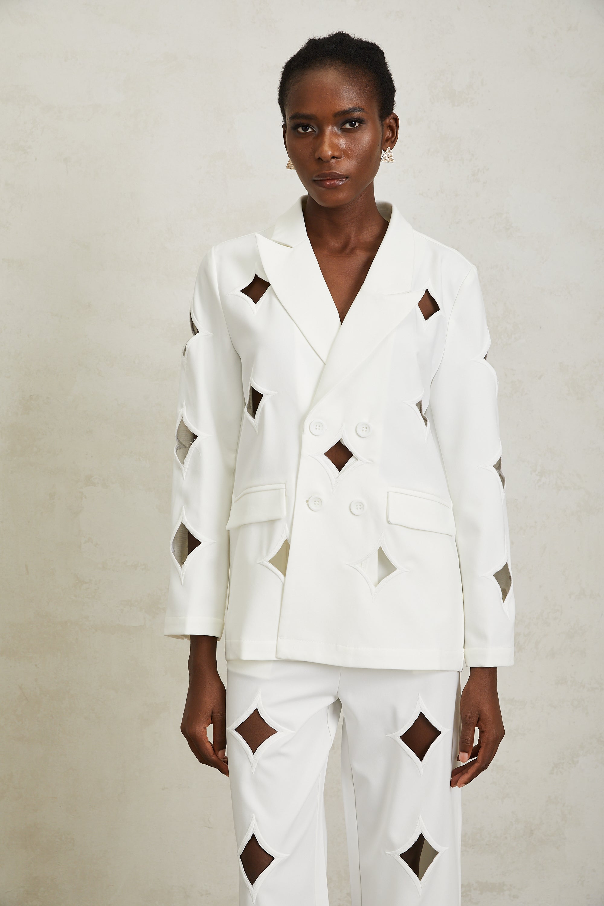 طقم فيكتوريا وايت المتناسق المقطوع على شكل نجمة