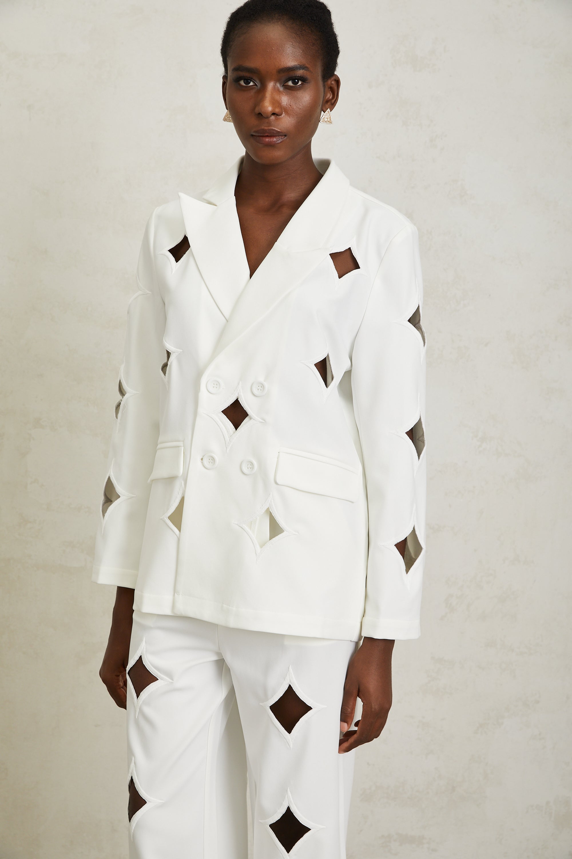 طقم فيكتوريا وايت المتناسق المقطوع على شكل نجمة