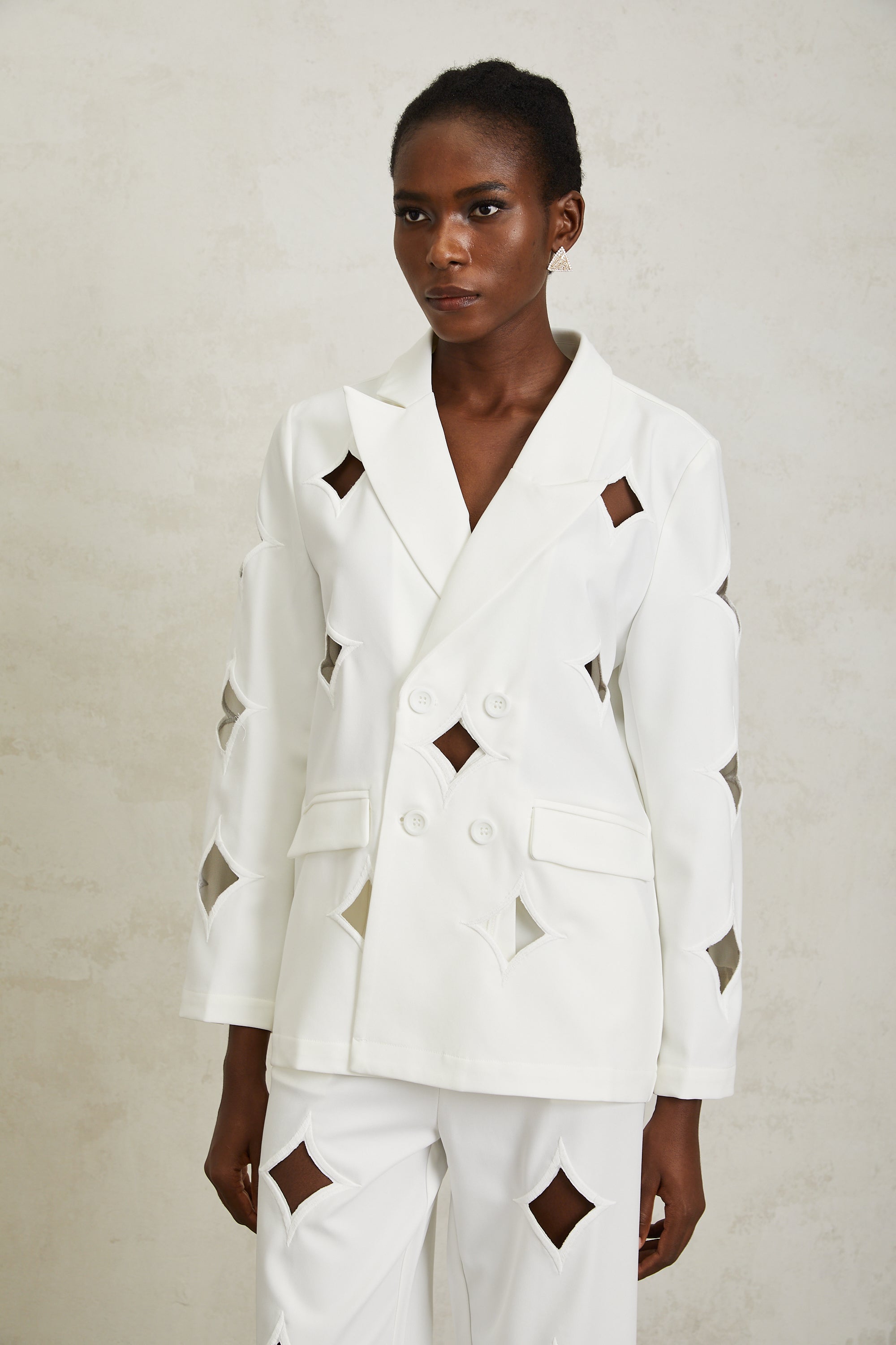 طقم فيكتوريا وايت المتناسق المقطوع على شكل نجمة