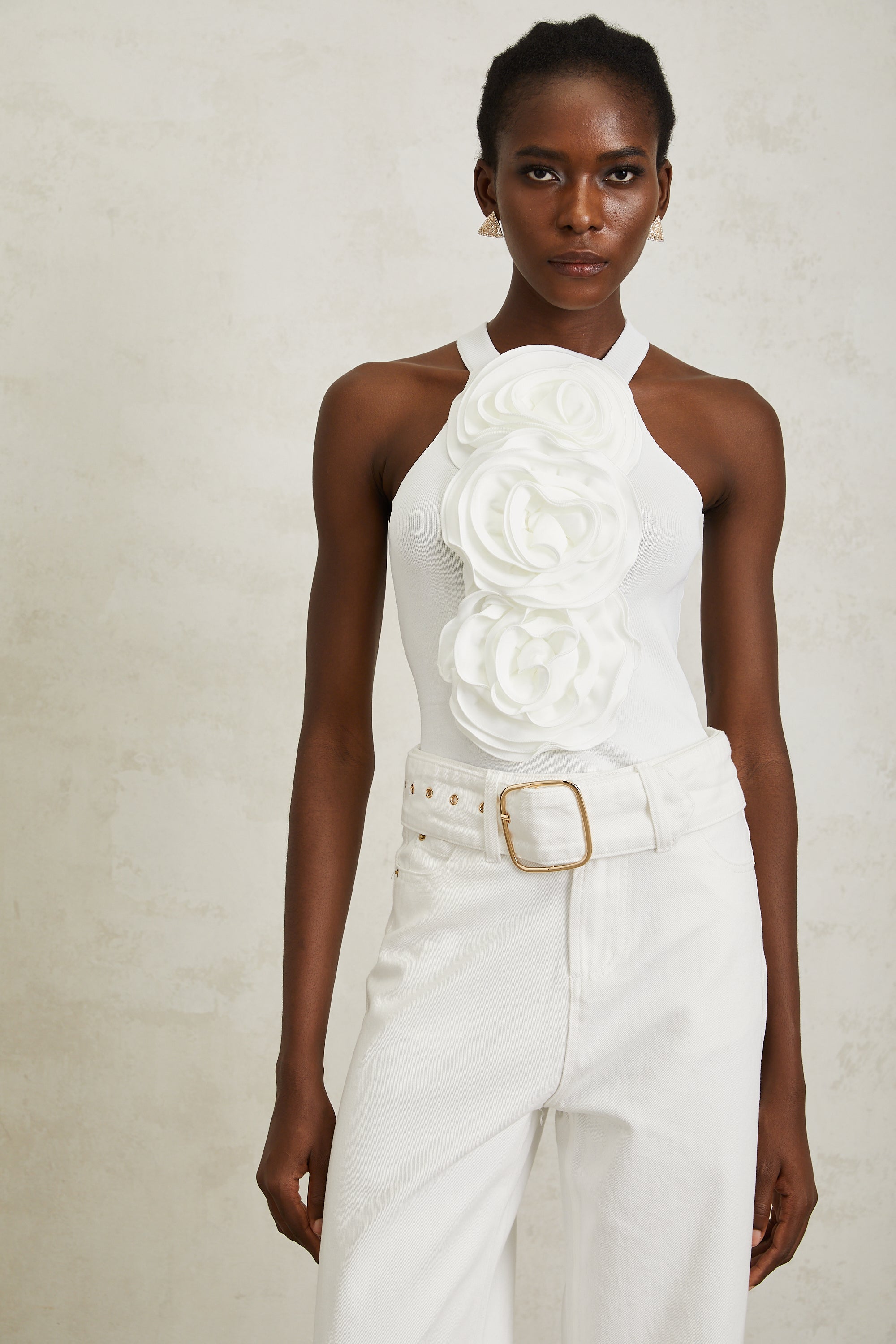 بلوزة نولوين بيضاء محبوكة ثلاثية الأبعاد