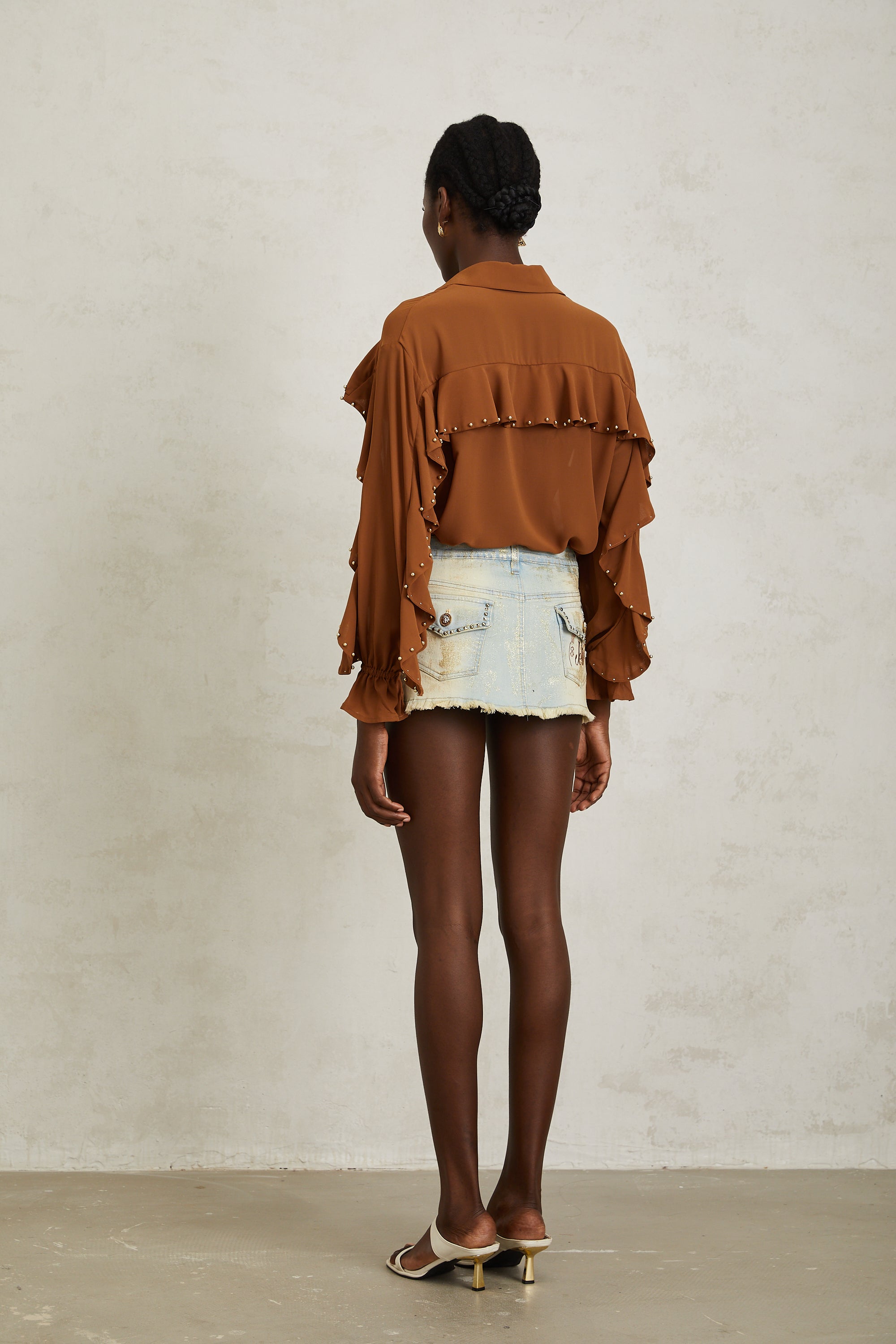 بلوزة إيزالين شيفون مزينة بالخرز والكراميل