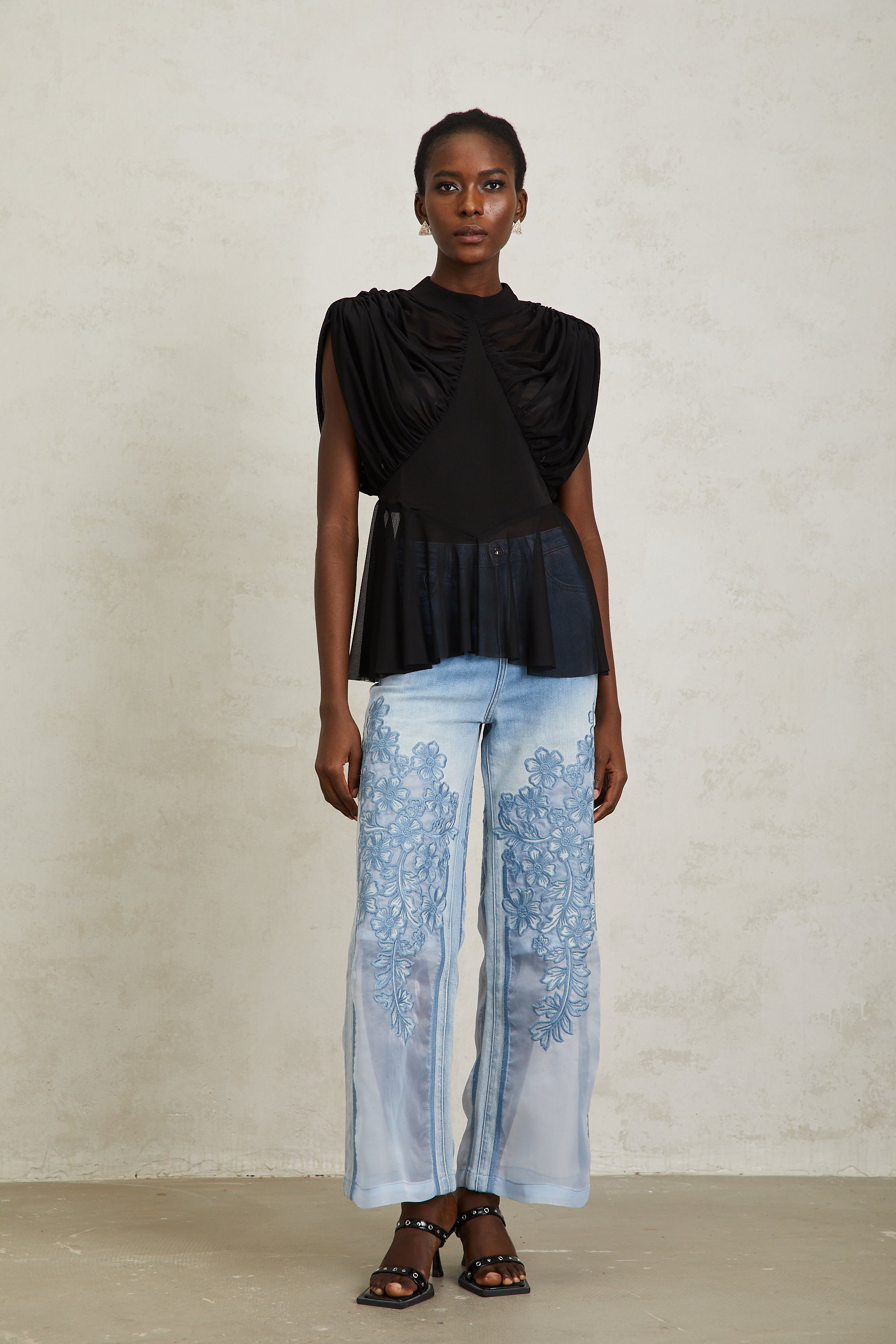 Aurore – Schwarzes, gerüschtes Netzoberteil