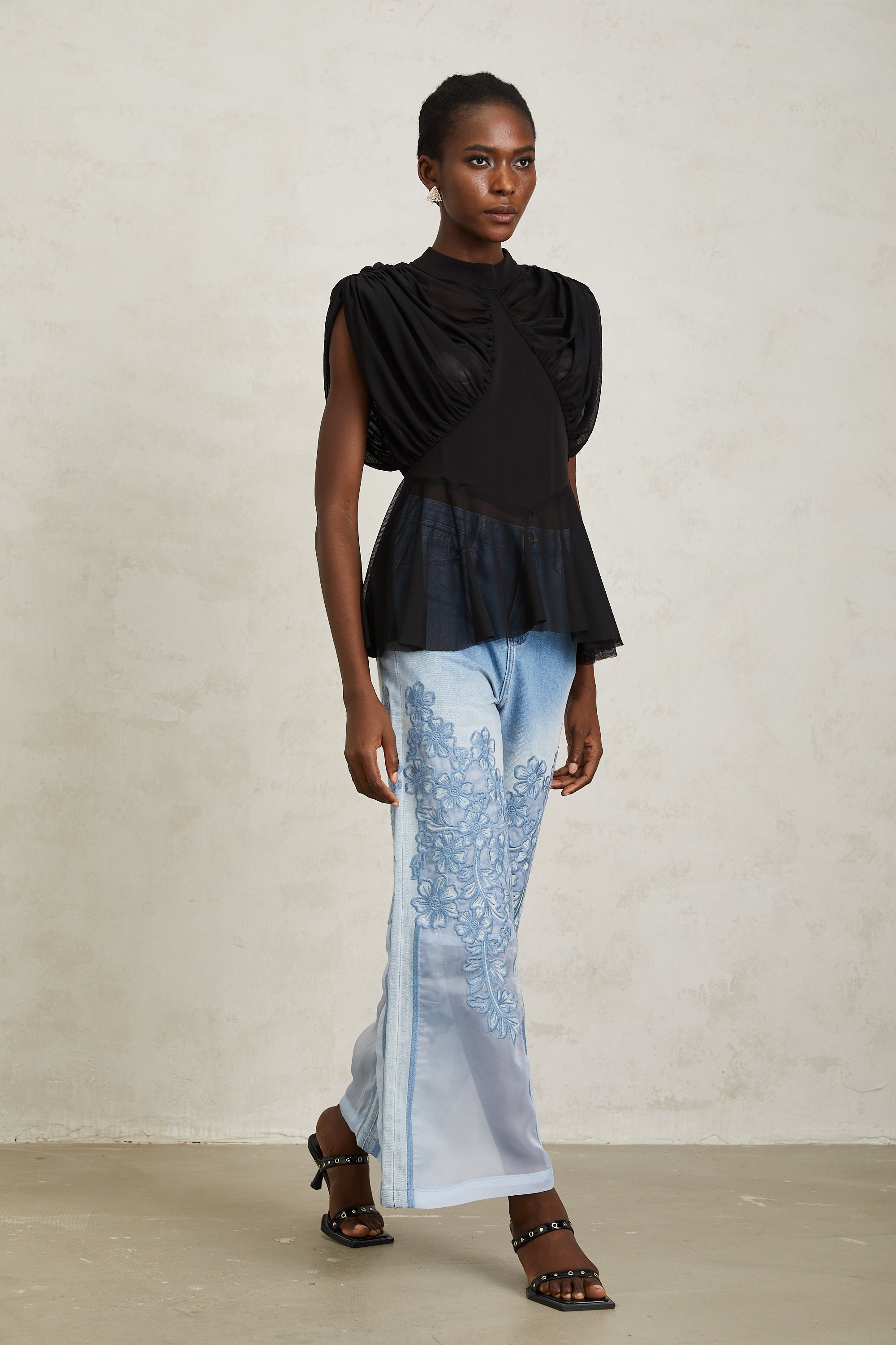 Aurore – Schwarzes, gerüschtes Netzoberteil