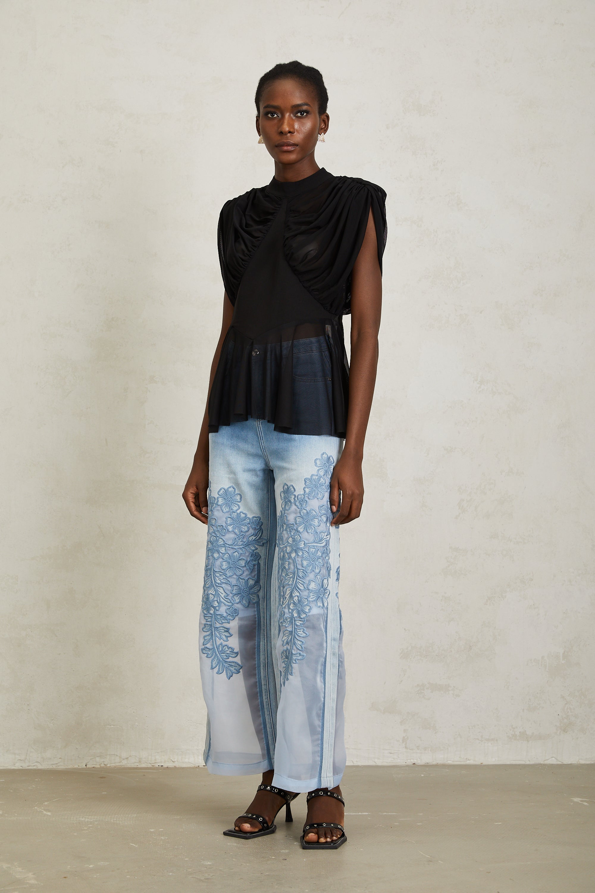 Aurore – Schwarzes, gerüschtes Netzoberteil