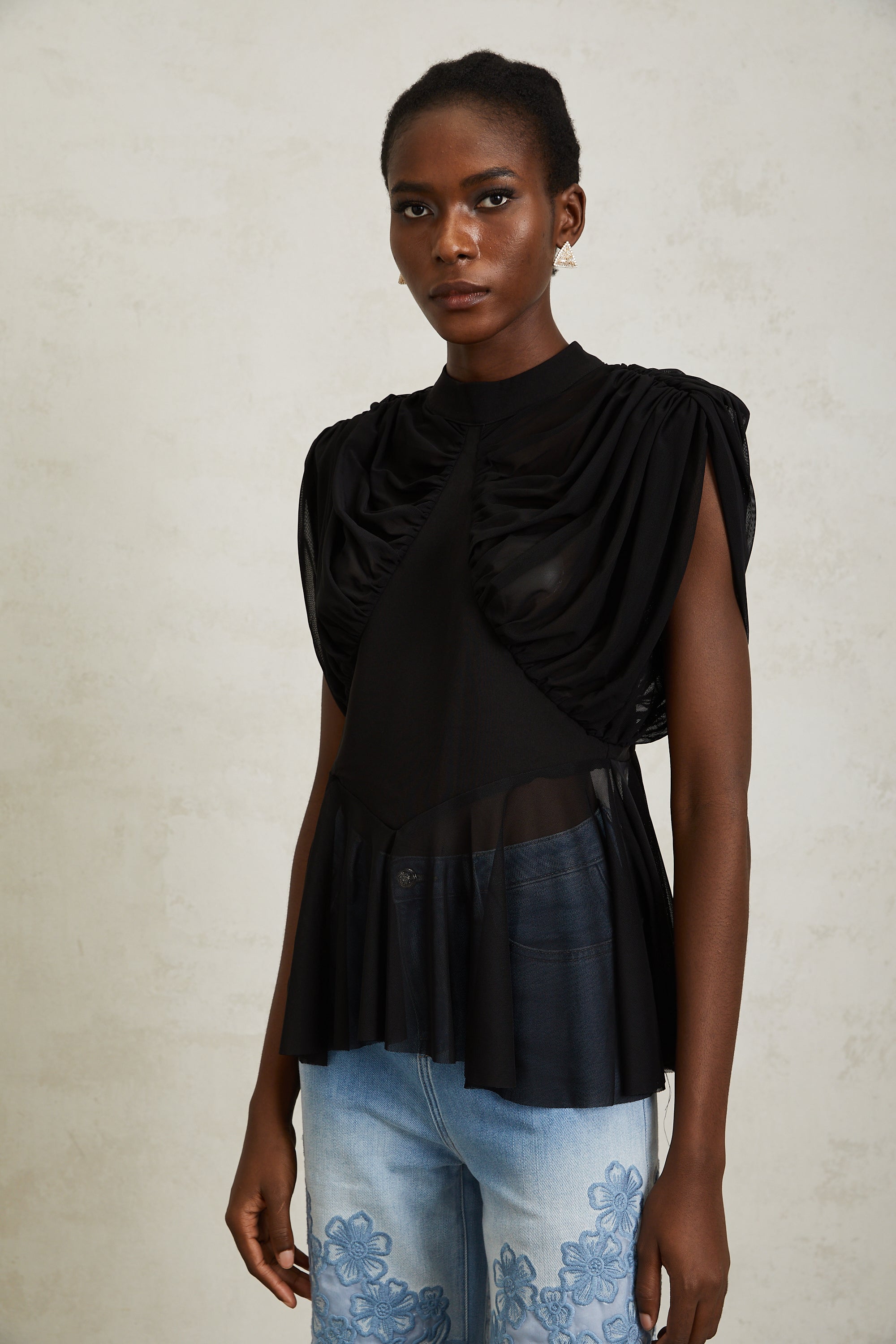 Aurore – Schwarzes, gerüschtes Netzoberteil