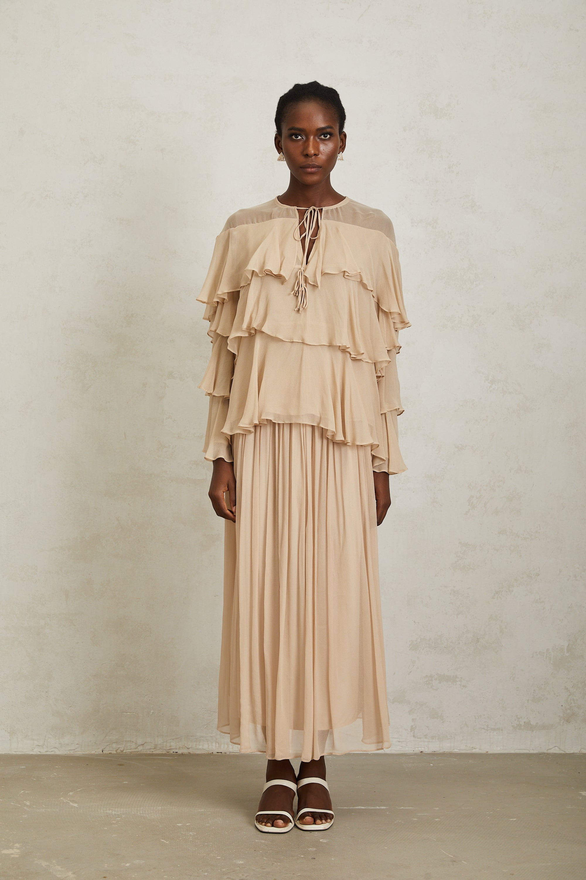 طقم بلوزة وتنورة شيفون متعددة الطبقات من بريجيت