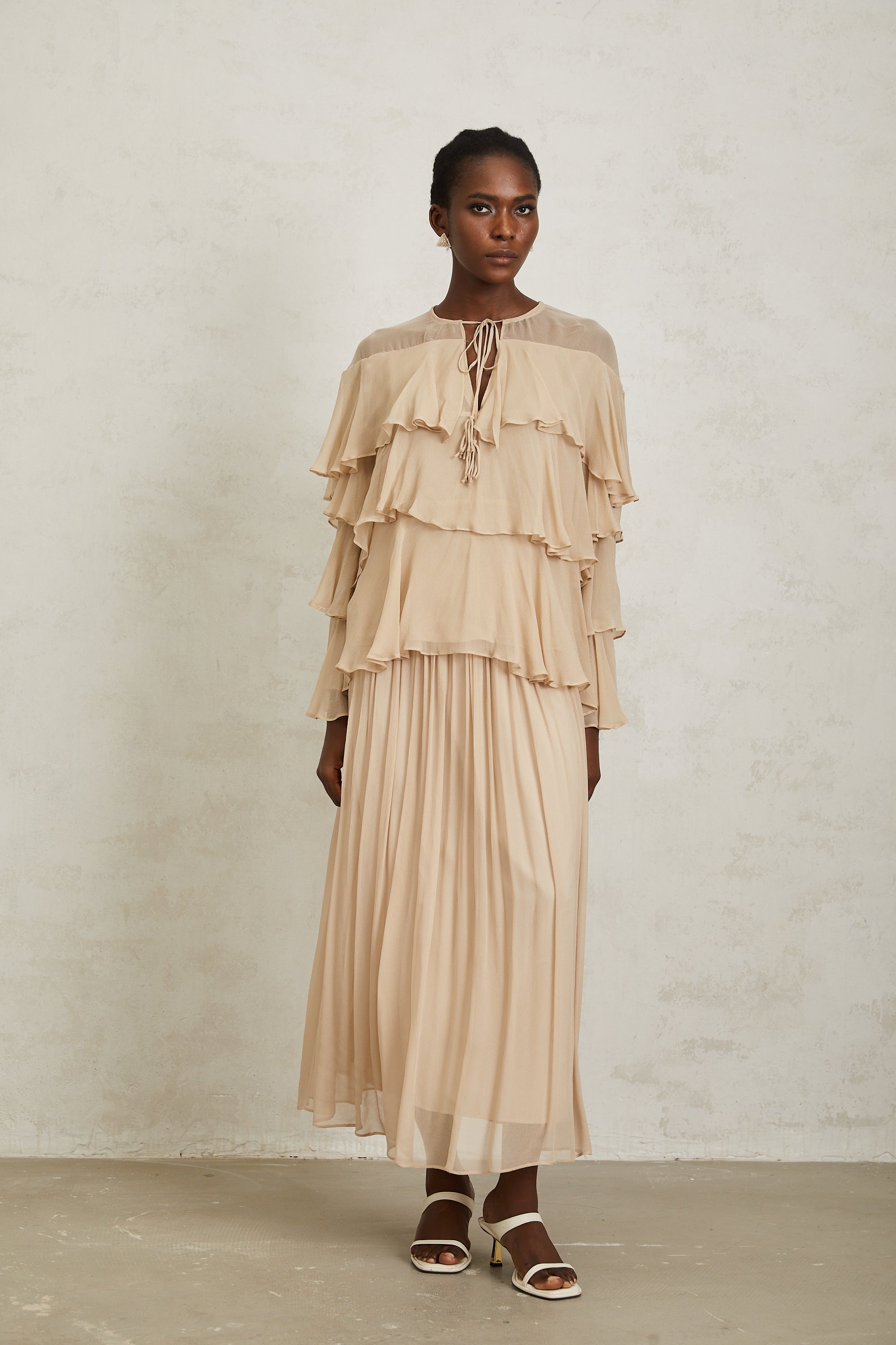 طقم بلوزة وتنورة شيفون متعددة الطبقات من بريجيت