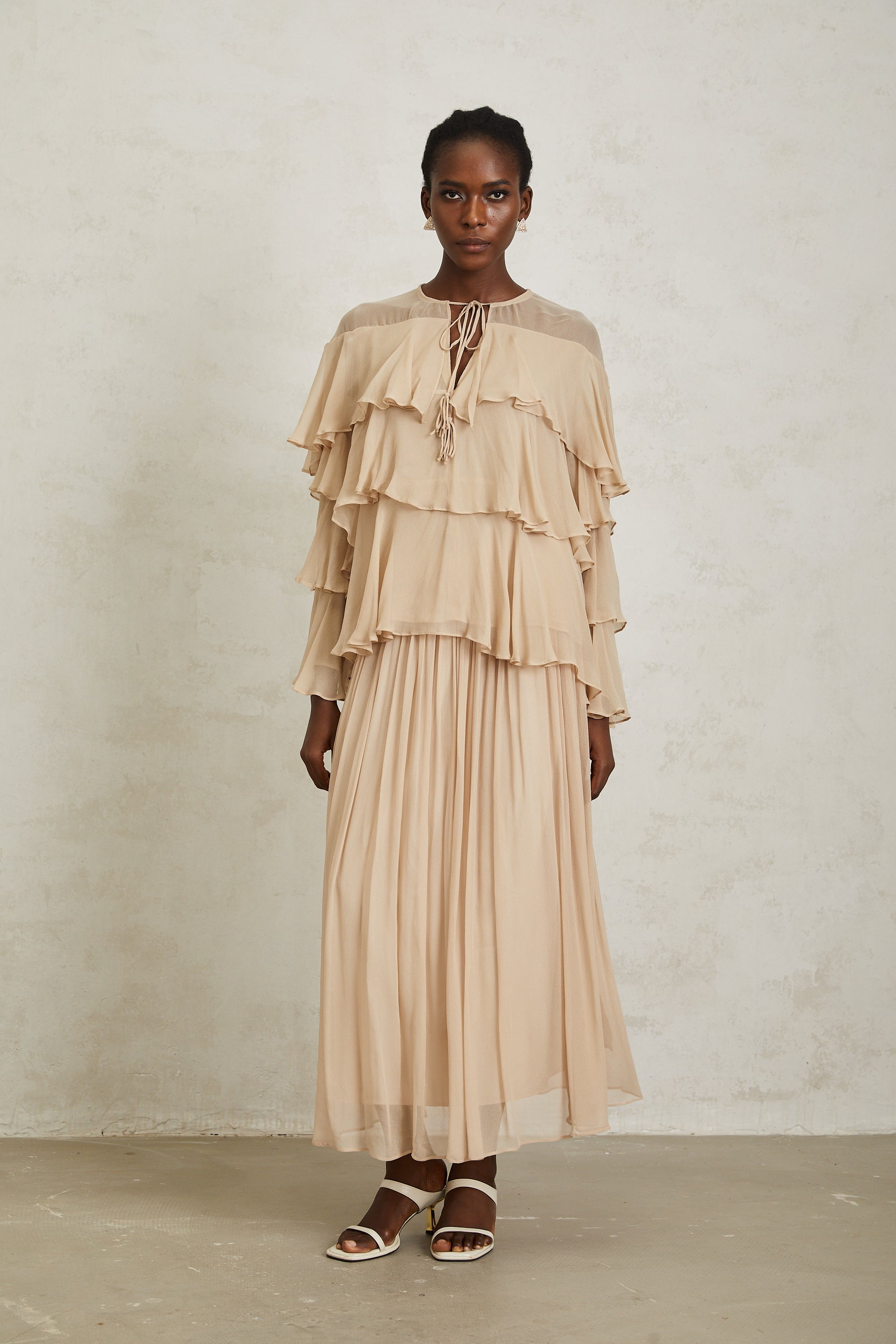 طقم بلوزة وتنورة شيفون متعددة الطبقات من بريجيت