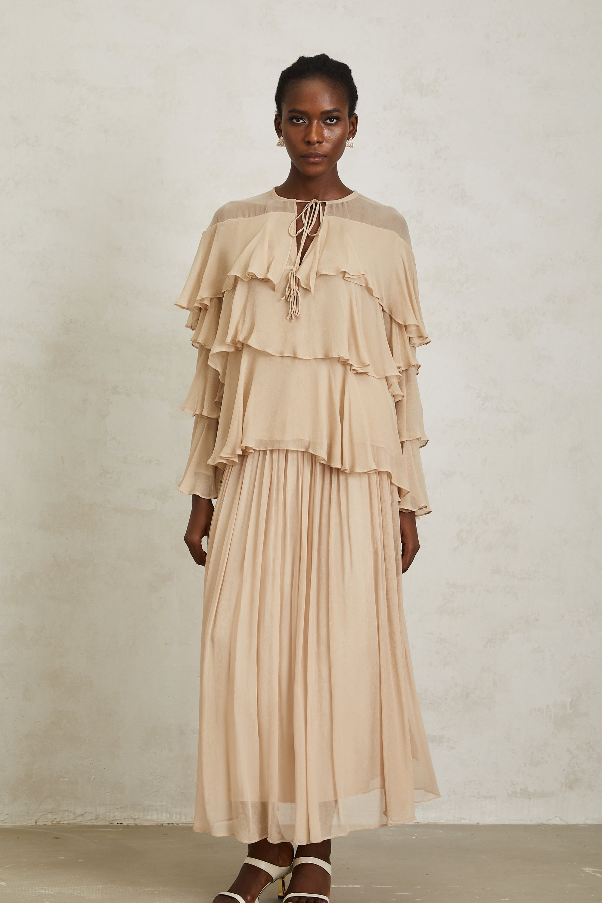 طقم بلوزة وتنورة شيفون متعددة الطبقات من بريجيت