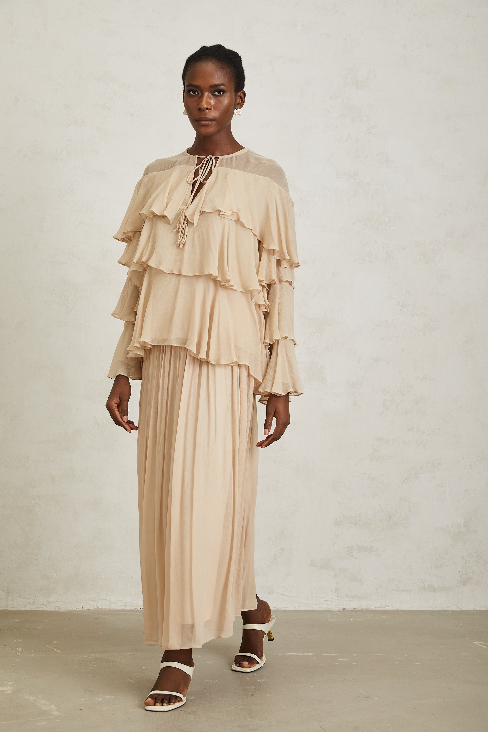 طقم بلوزة وتنورة شيفون متعددة الطبقات من بريجيت