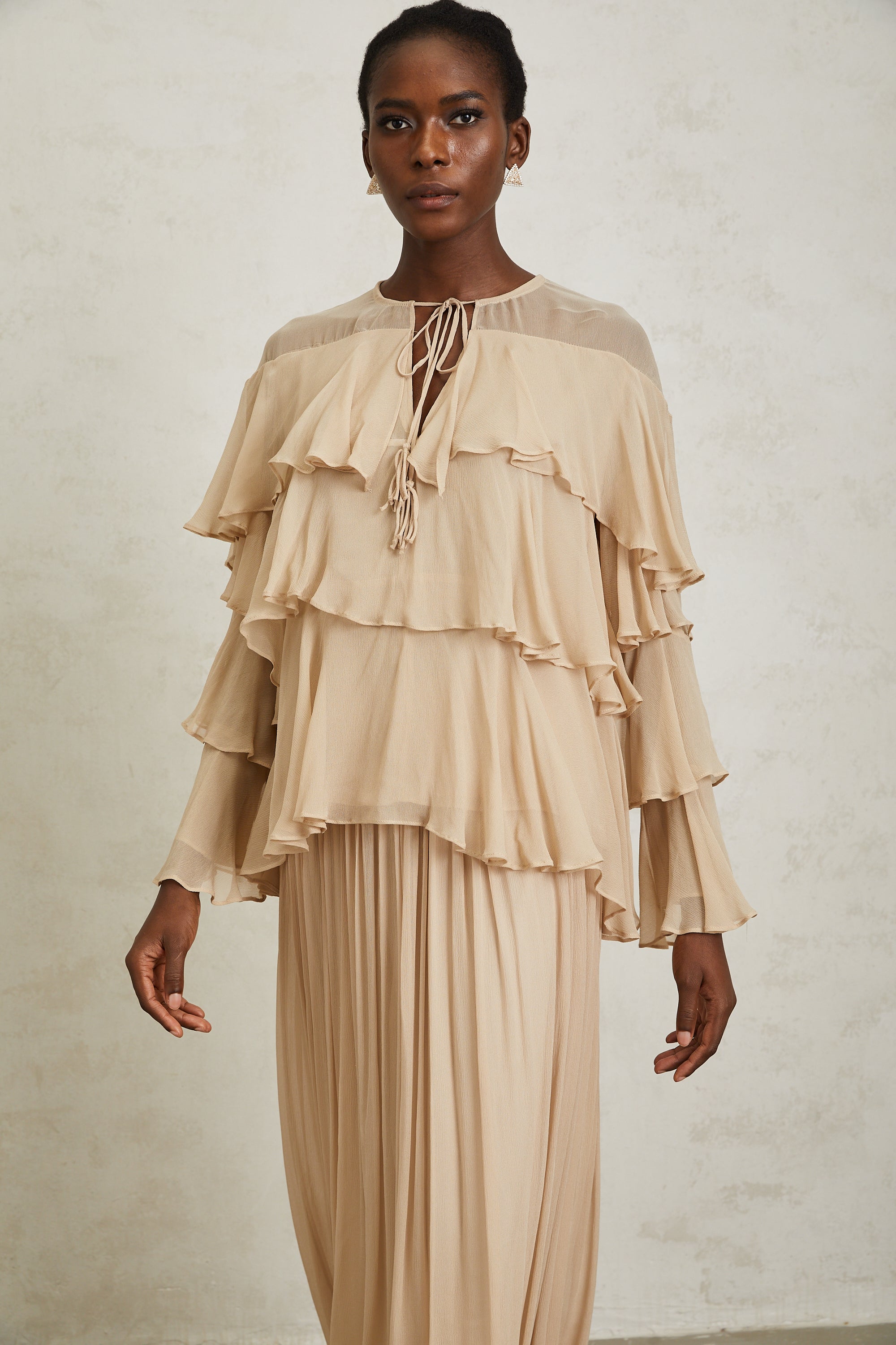 طقم بلوزة وتنورة شيفون متعددة الطبقات من بريجيت