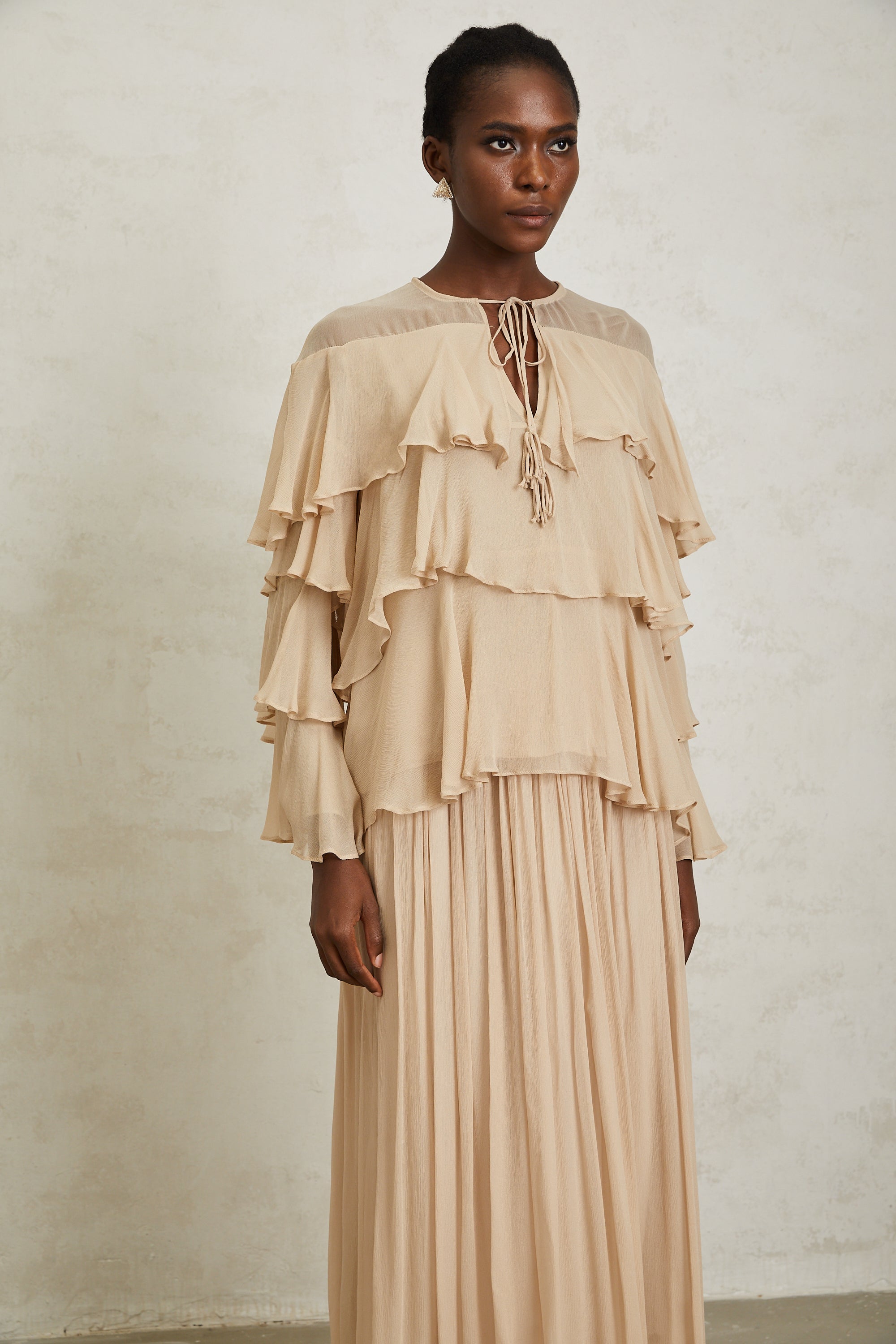 طقم بلوزة وتنورة شيفون متعددة الطبقات من بريجيت