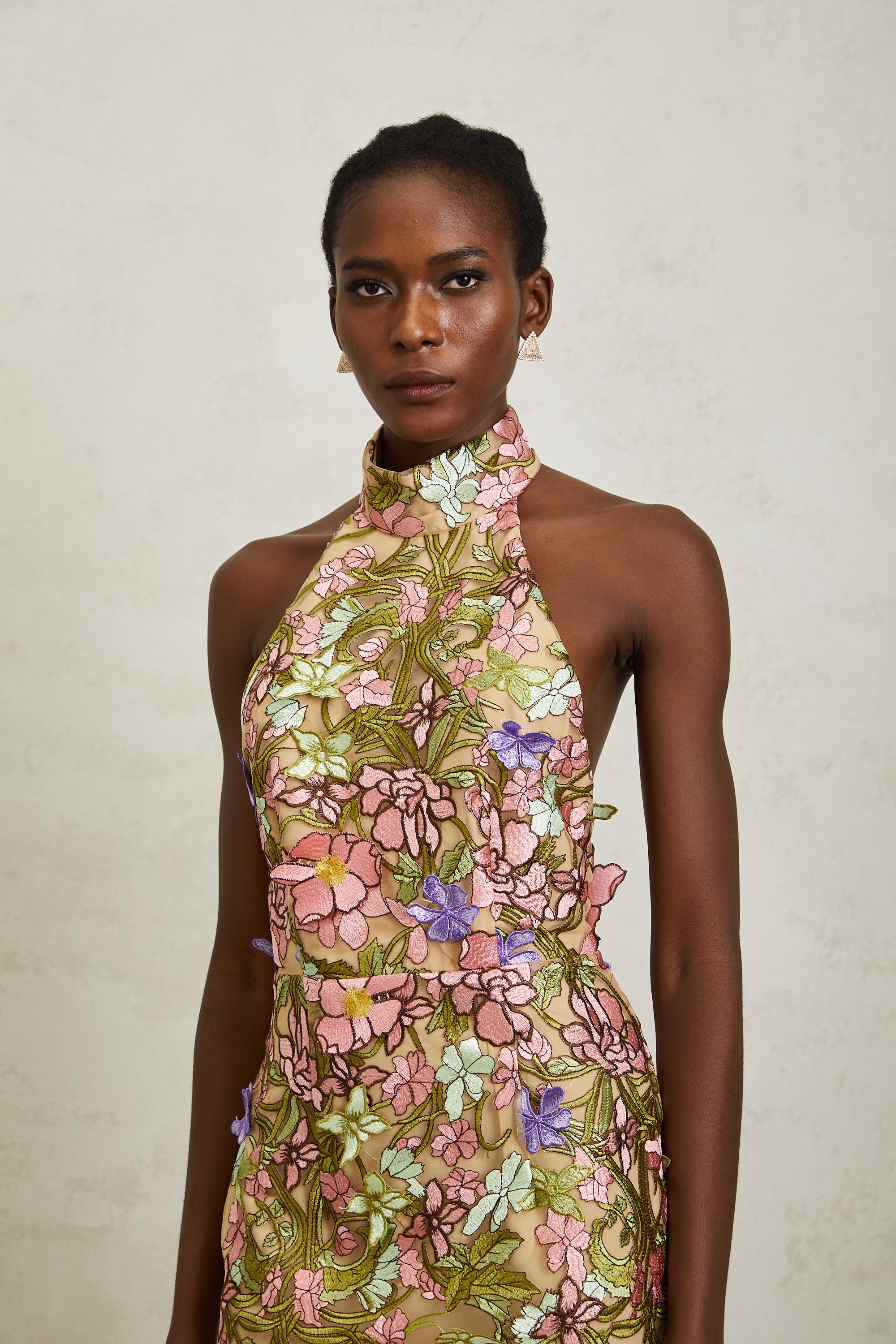 Consuelo – Grünes Minikleid aus Netzstoff mit Blumenstickerei