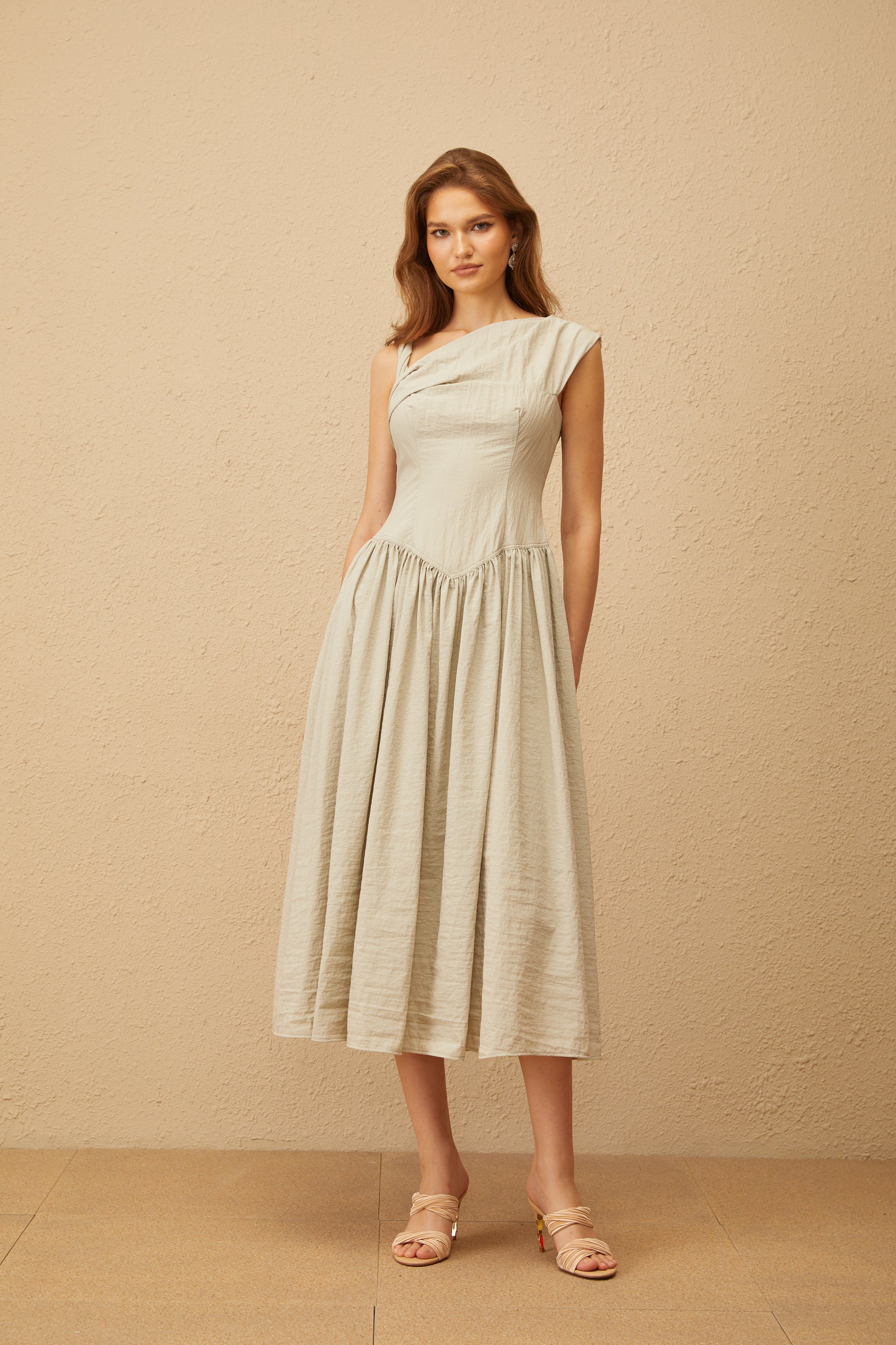 فستان ثورن بين الأخضر غير المتماثل متوسط الطول