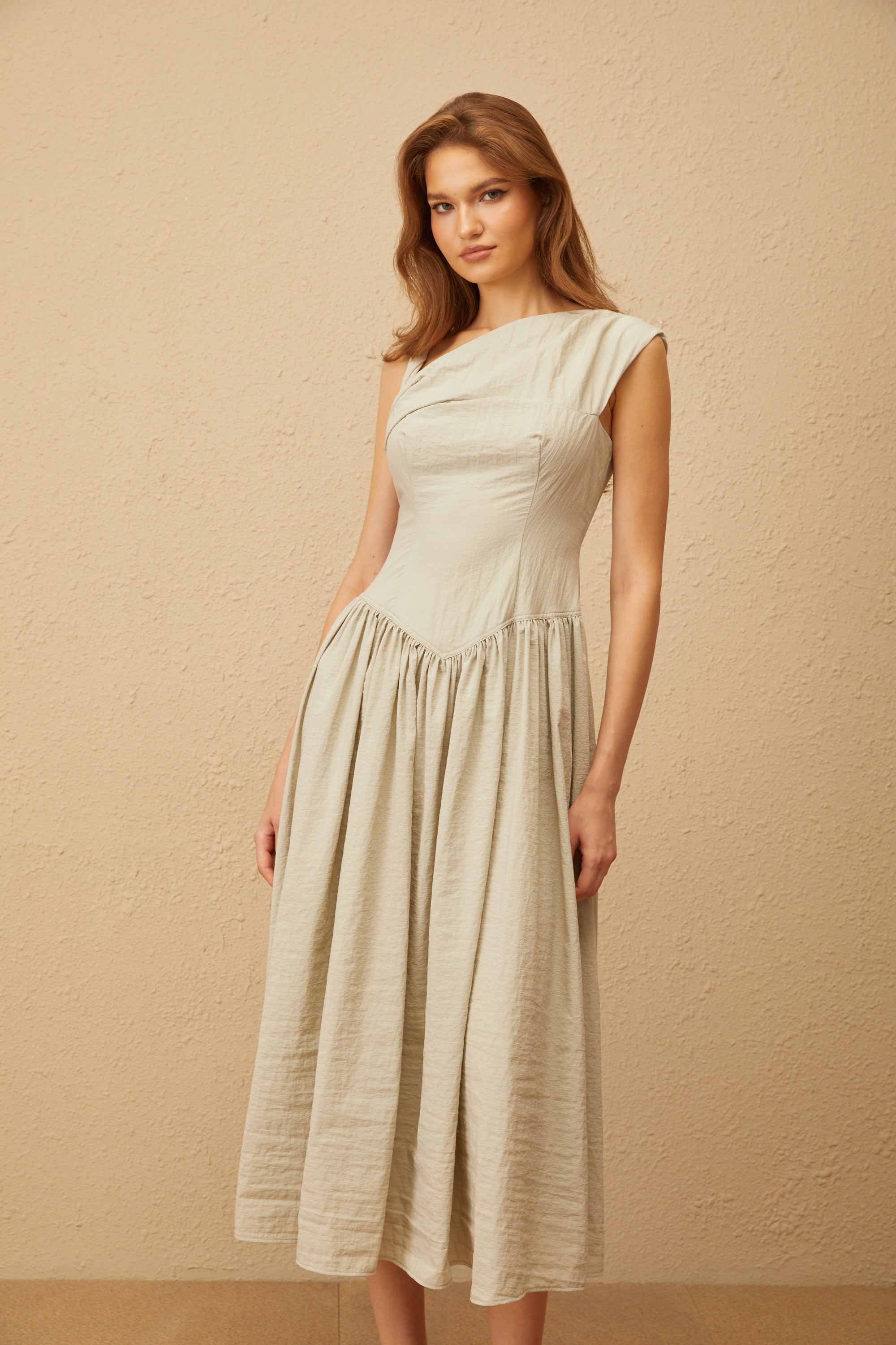 فستان ثورن بين الأخضر غير المتماثل متوسط الطول