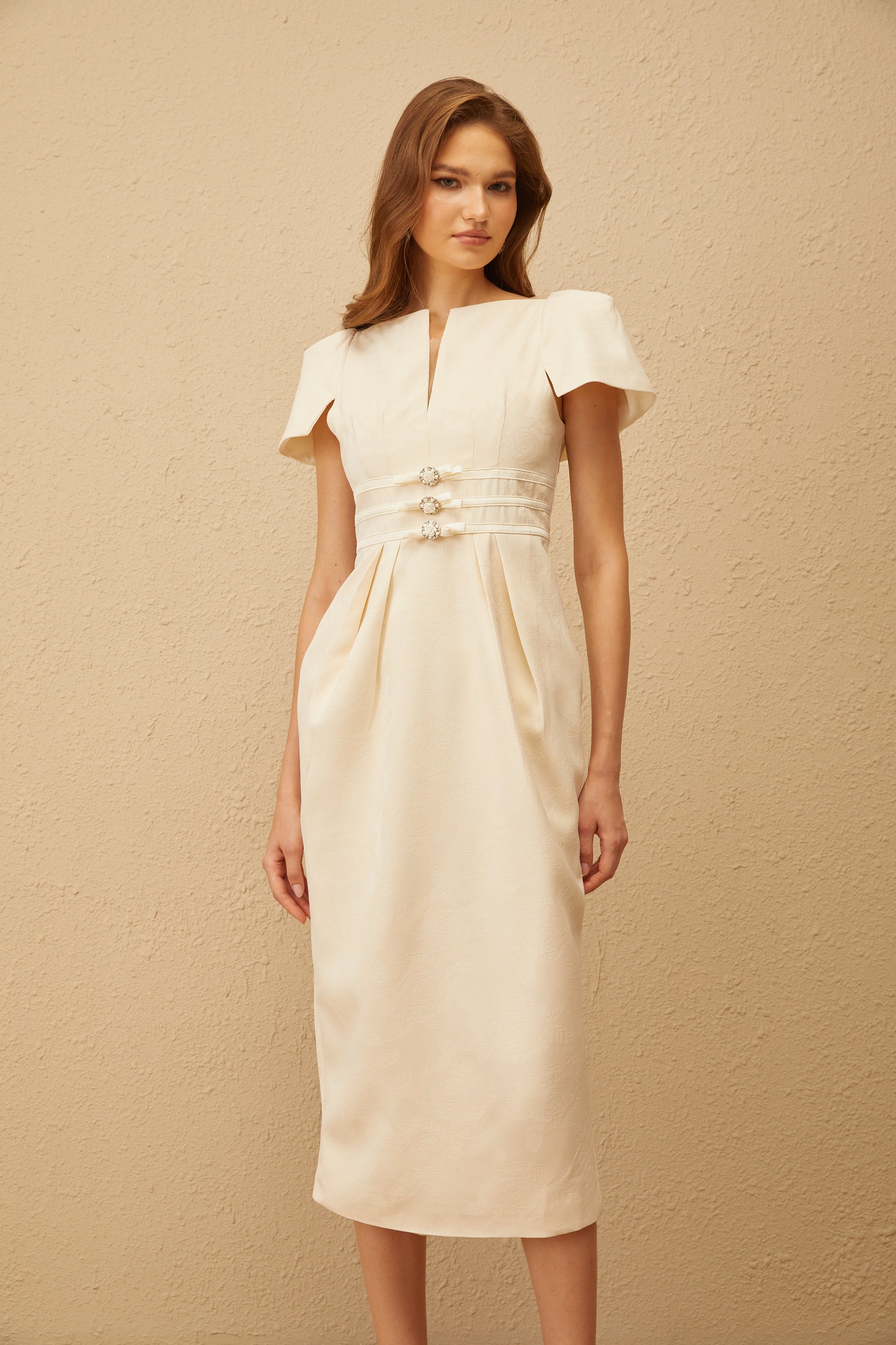 فستان أنطوانيت متوسط الطول بعقدة جاكار زهرية محايدة