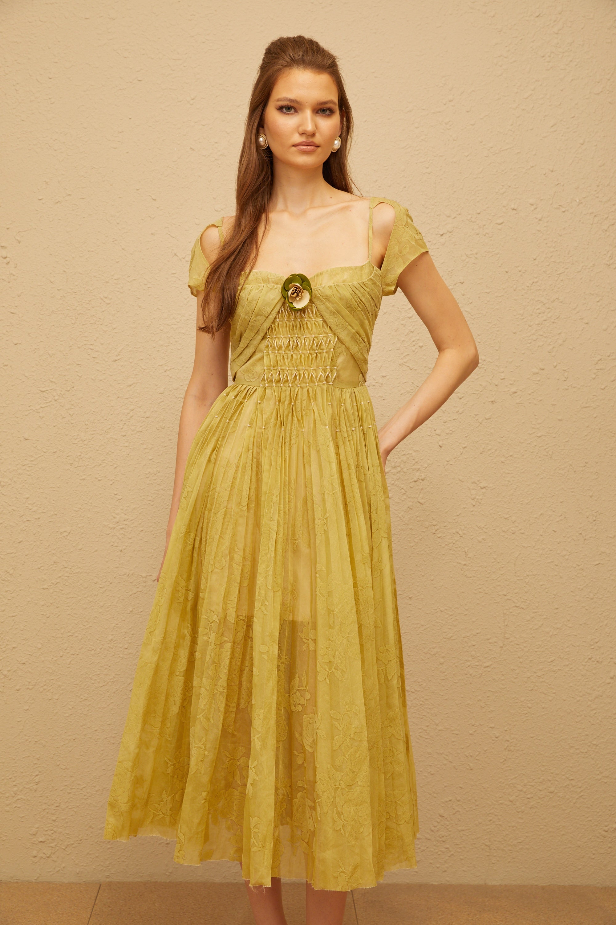 فستان ميدي من جاكار مطبوع بنقشة زهور باللون الأخضر البيريل