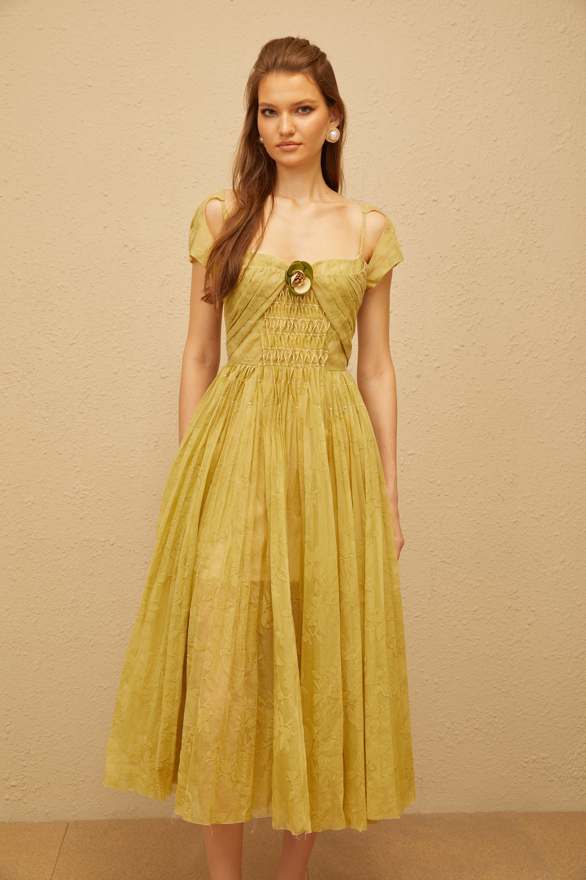 فستان ميدي من جاكار مطبوع بنقشة زهور باللون الأخضر البيريل