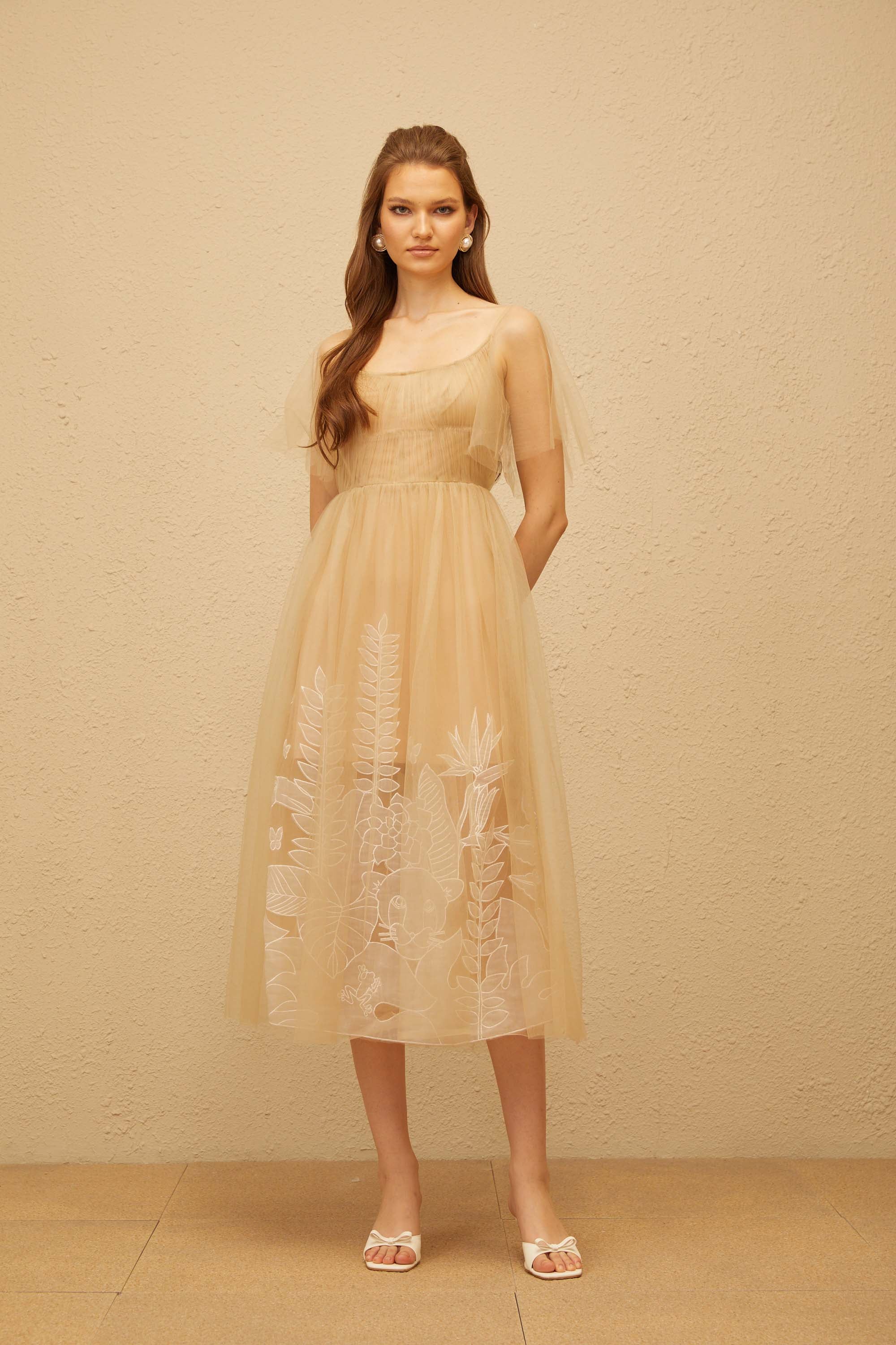 Blanka Neutrales, plissiertes Jacquard-Tüll-Midikleid