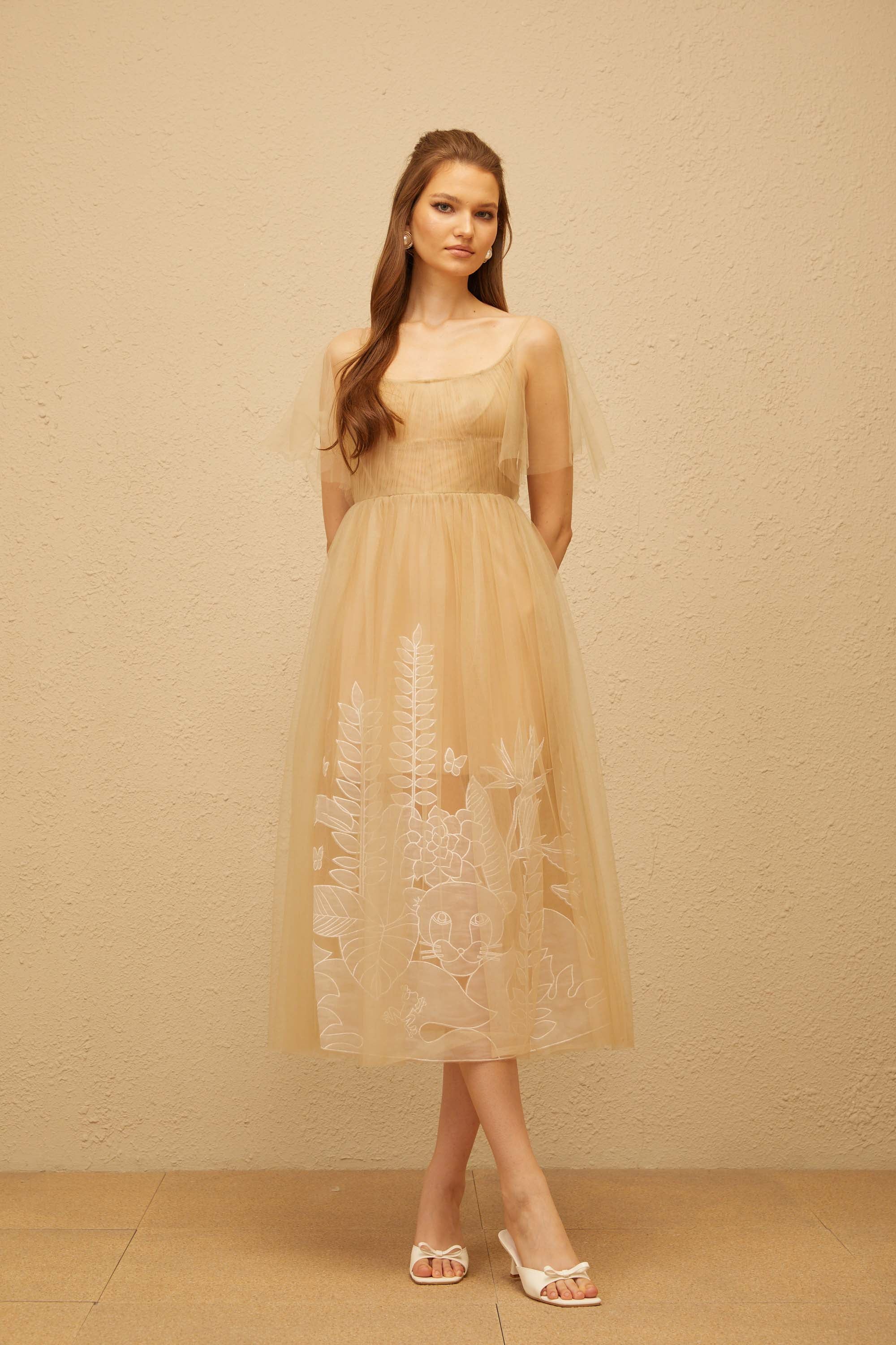 Blanka Neutrales, plissiertes Jacquard-Tüll-Midikleid