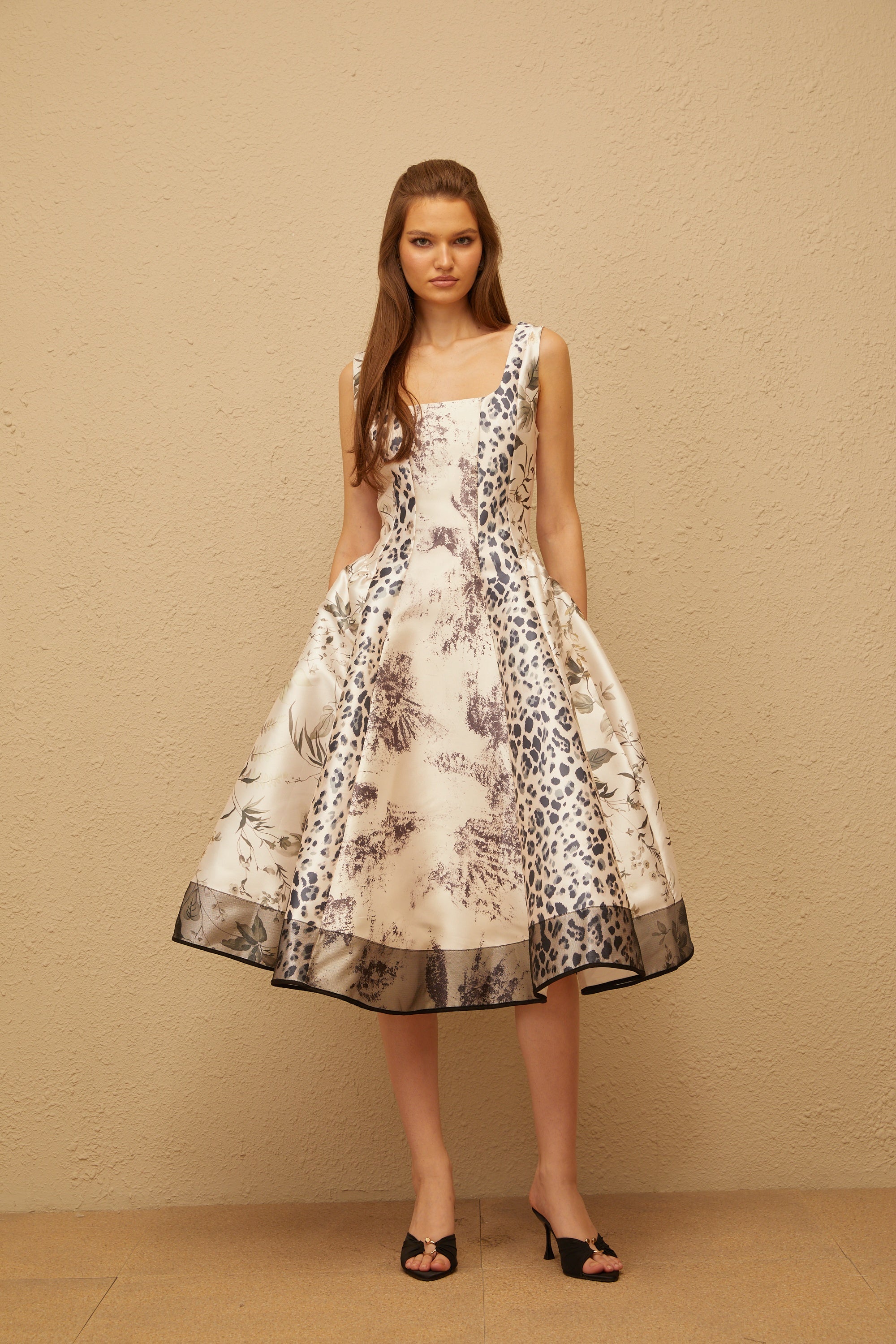 Pénélope Neutral Graphic Print Midi Dress