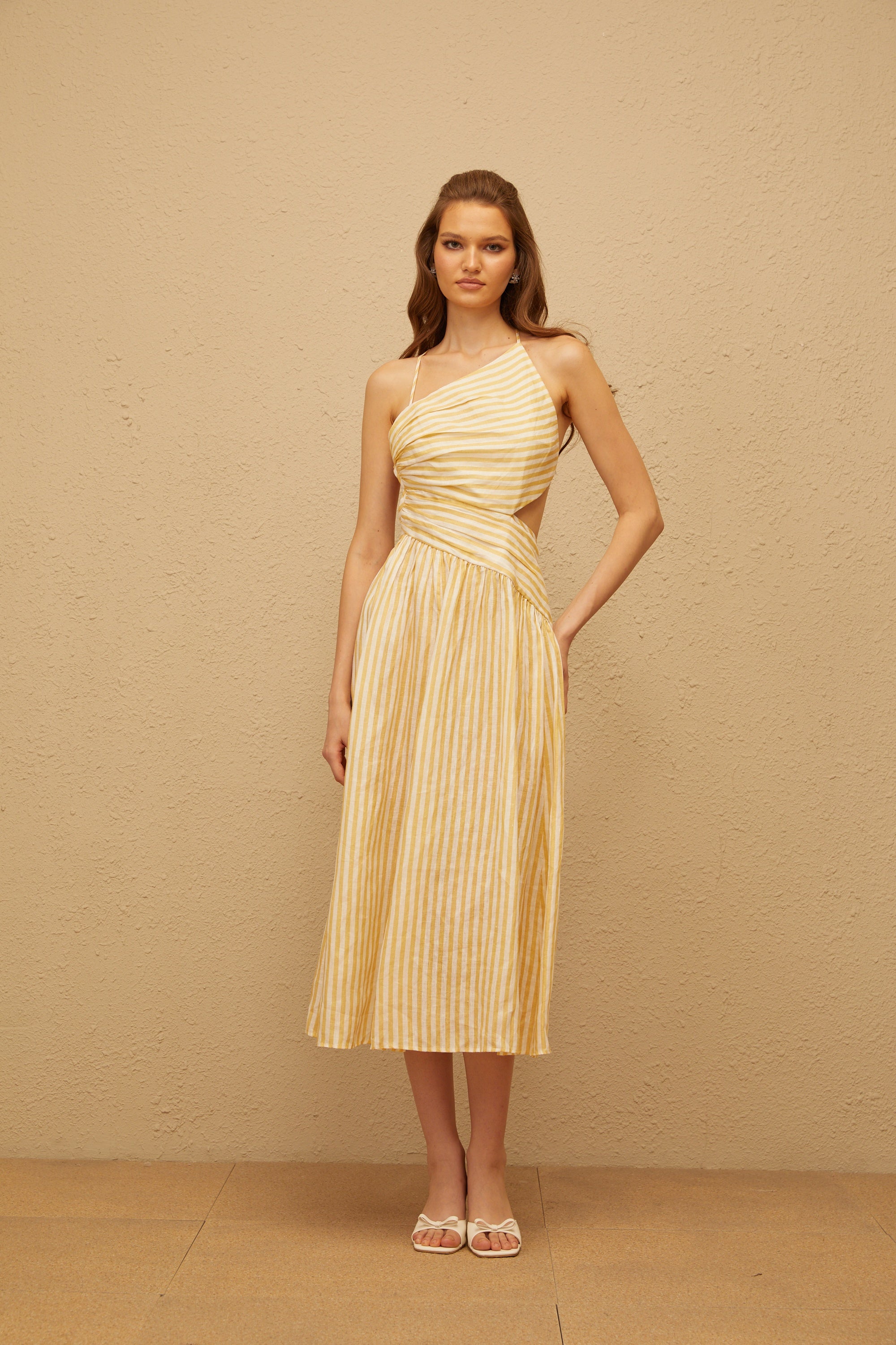 فستان ميدي مخطط غير متماثل أصفر من فابين.