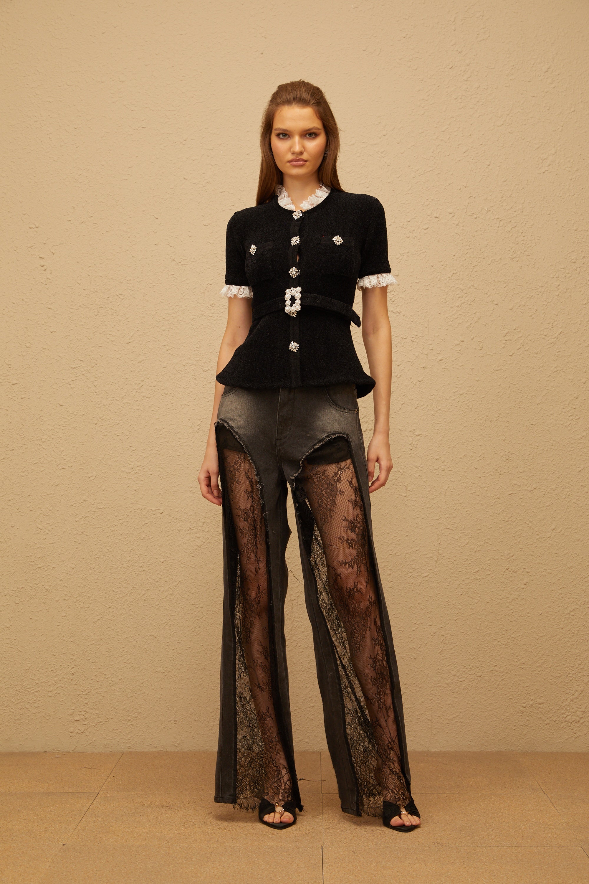 بلوزة ماثيليد السوداء المحبوكة ذات الفرو المزينة