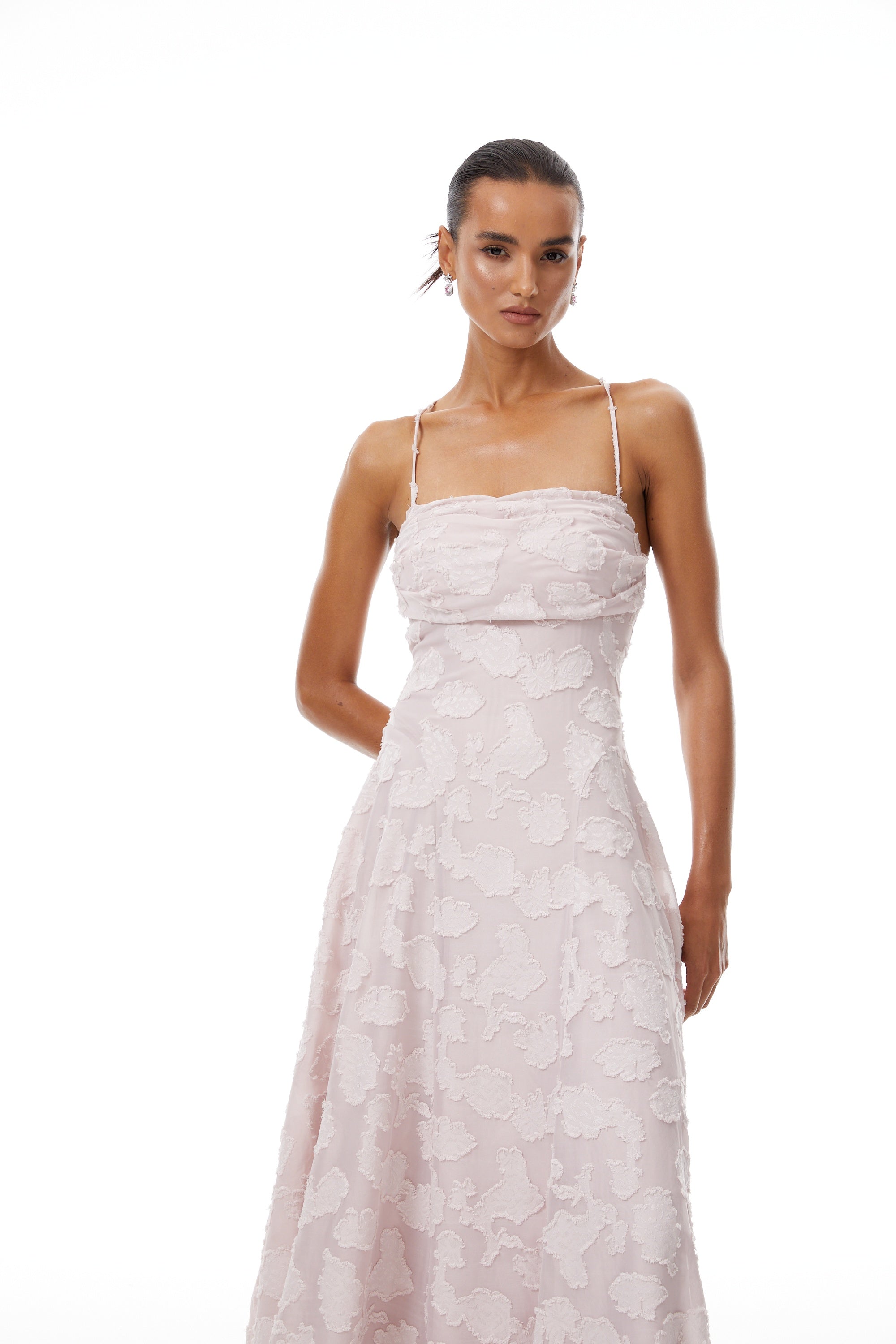 Célestine Maxikleid in Rosa mit ausgefransten Blumenstickereien