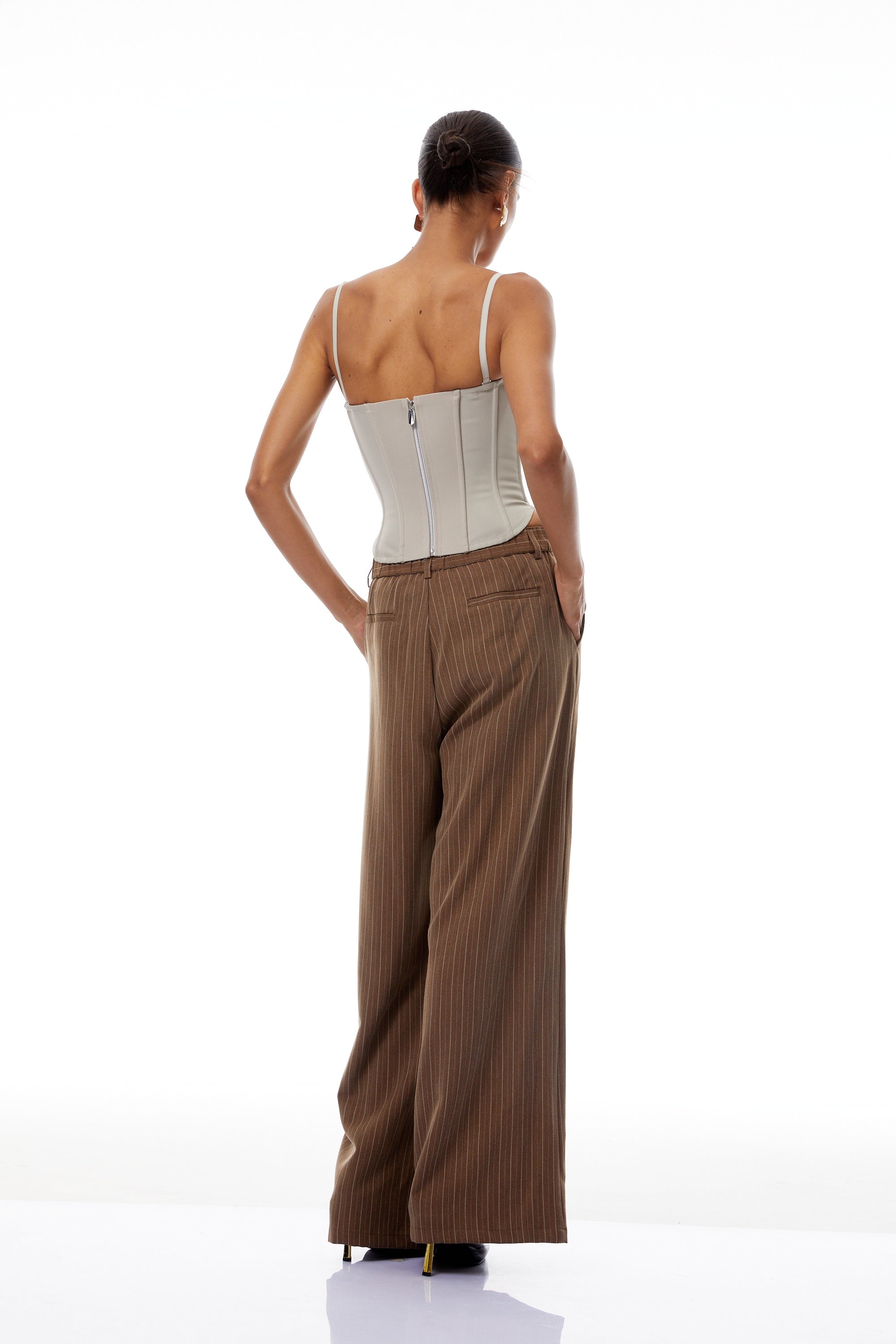 طقم معطف طويل مخطط وبنطلون من كليمانس براون