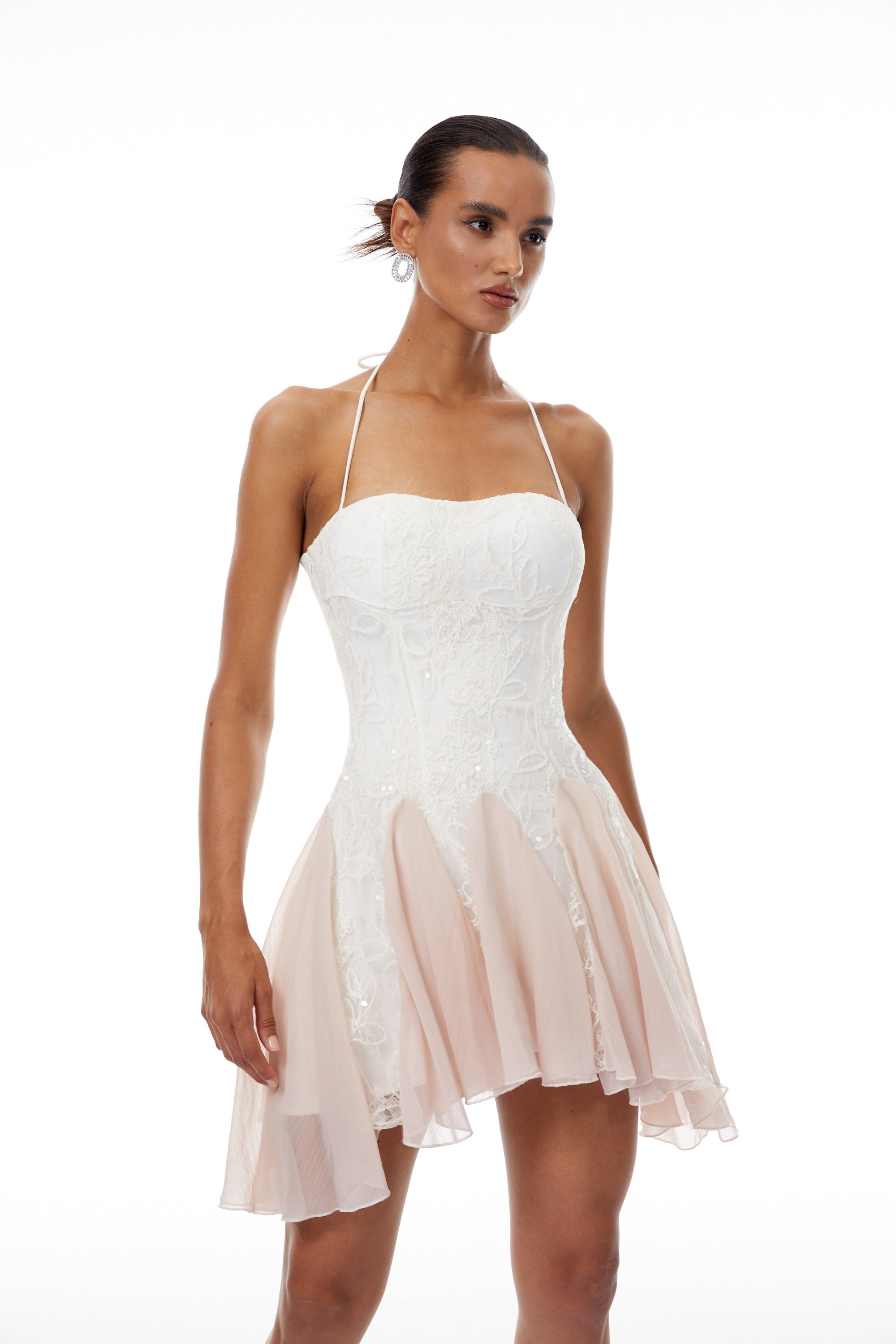 Réka Weißes, Paillettenbesetztes Minikleid mit Blumenmuster aus Spitze