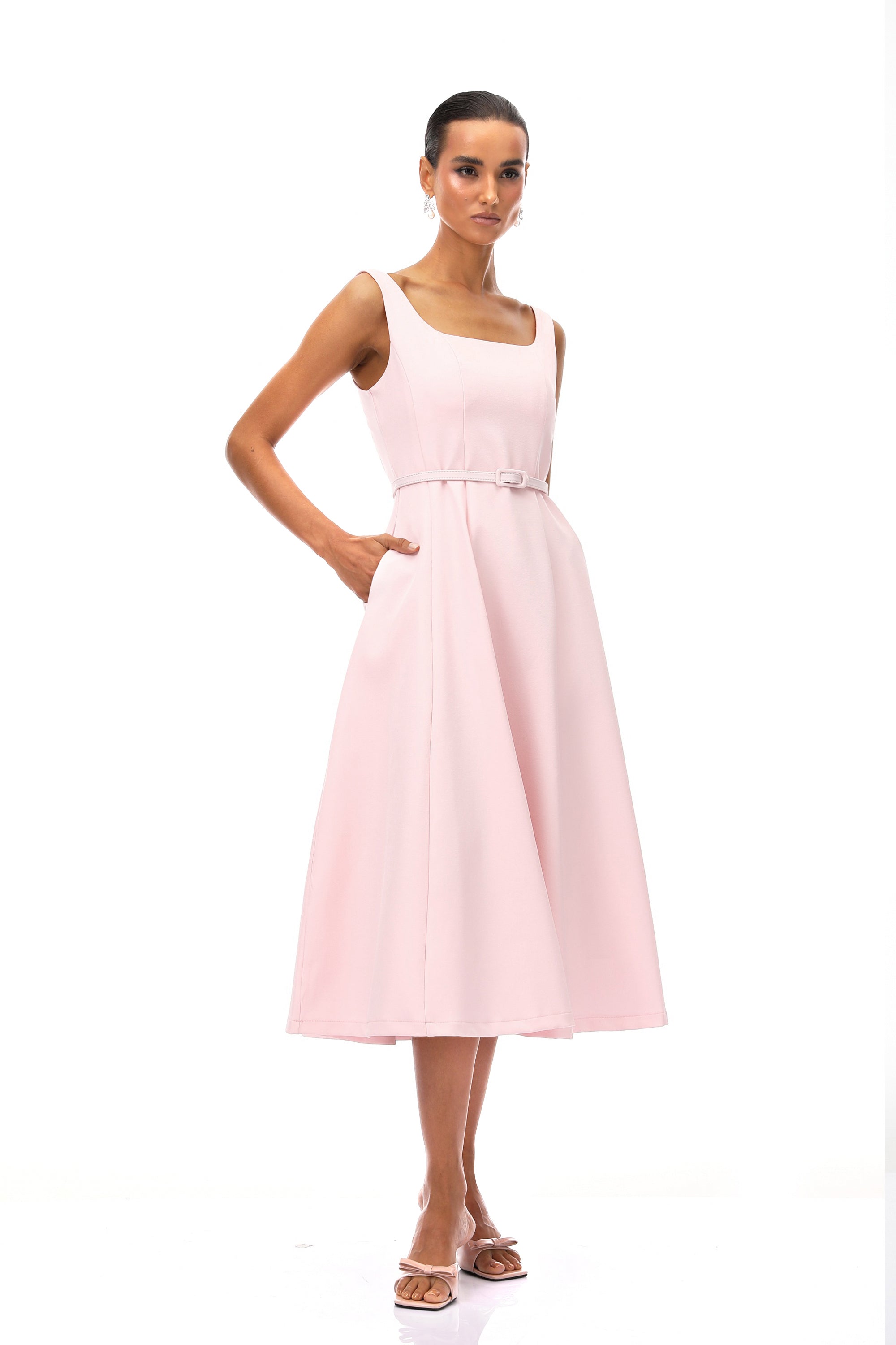 طقم فاليريا المنسجم مزين بالكريستال الوردي