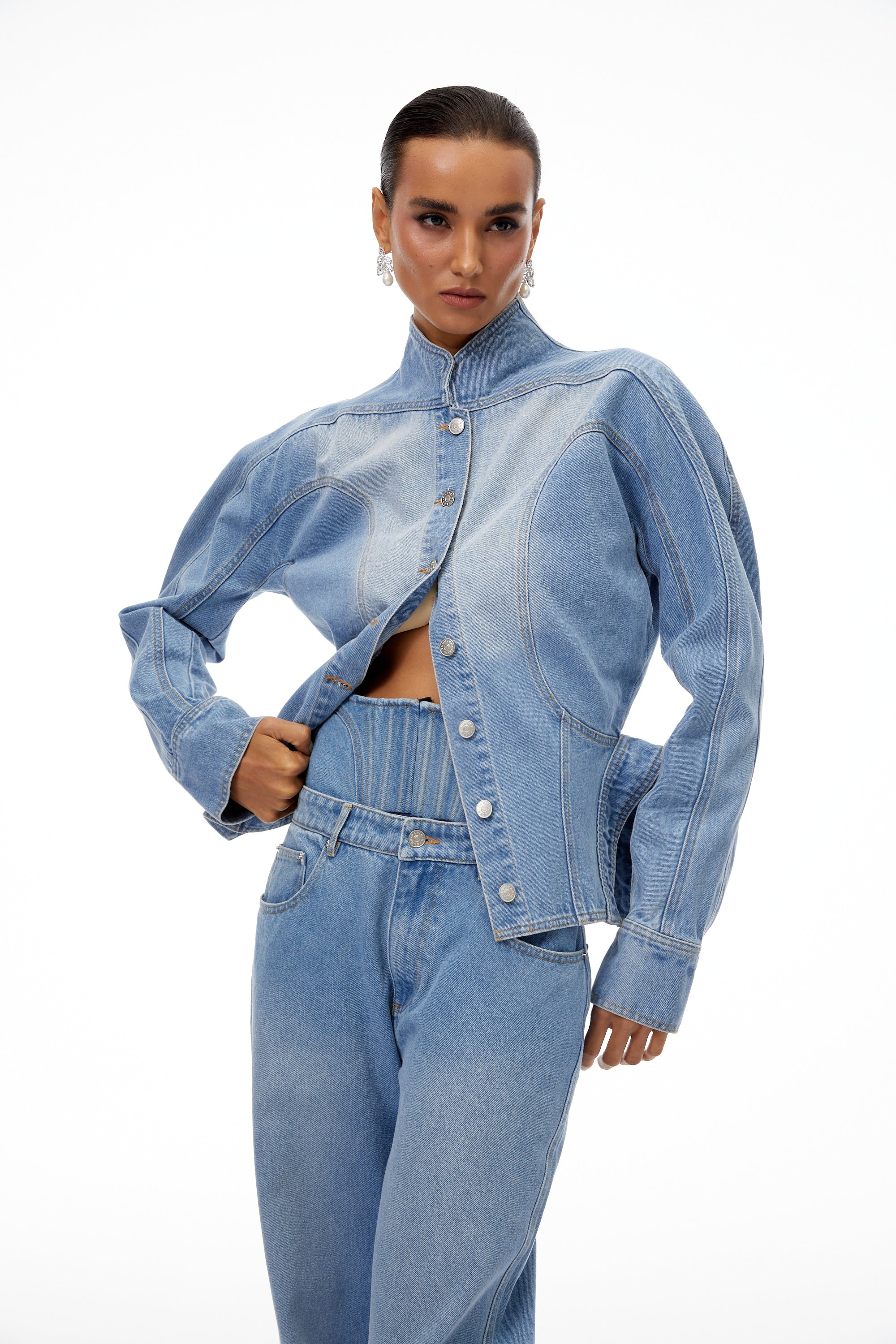 Amandine Jeansjacke in Hellblau mit Tonnenförmiger Taille