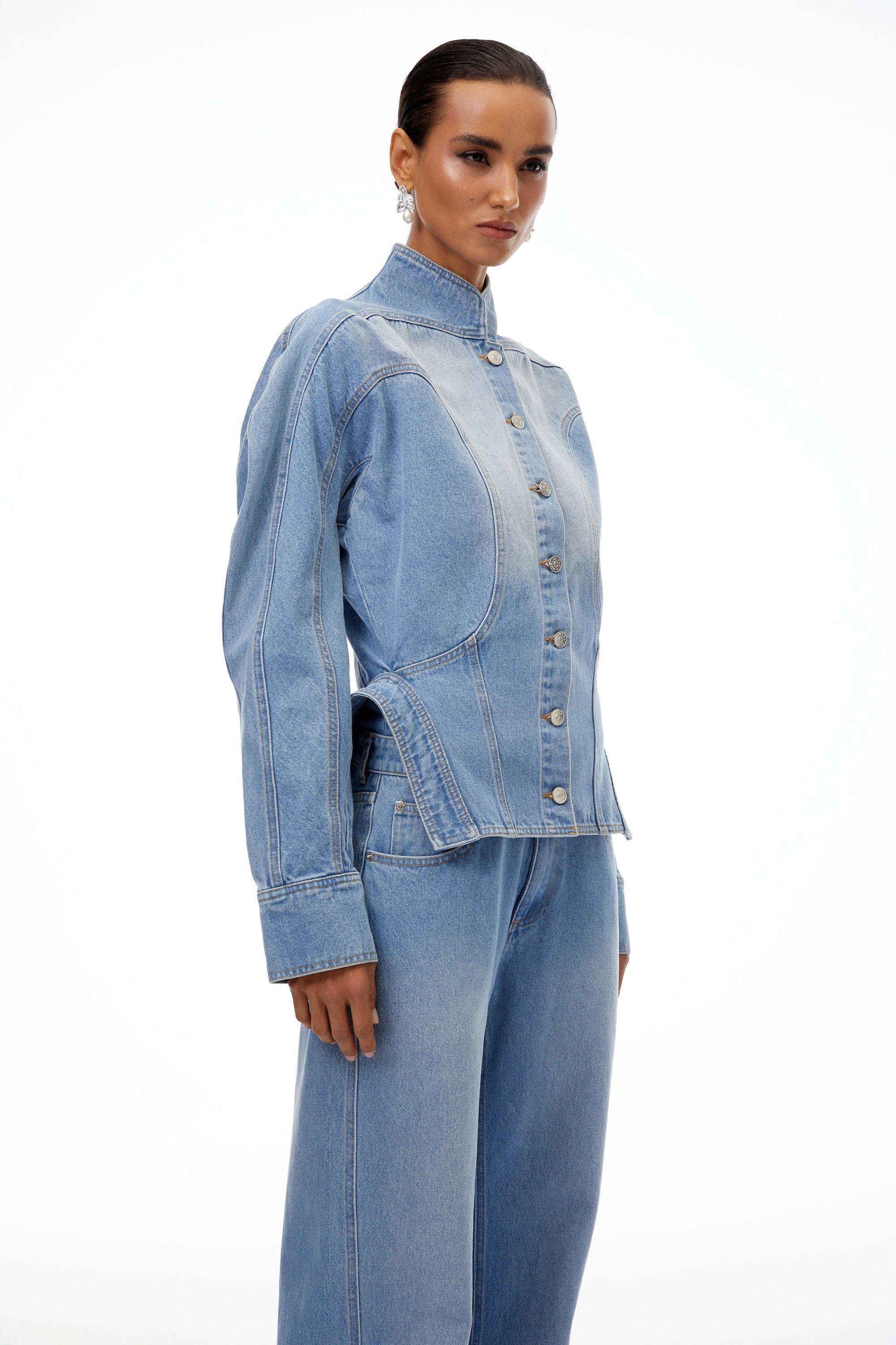 Amandine Jeansjacke in Hellblau mit Tonnenförmiger Taille