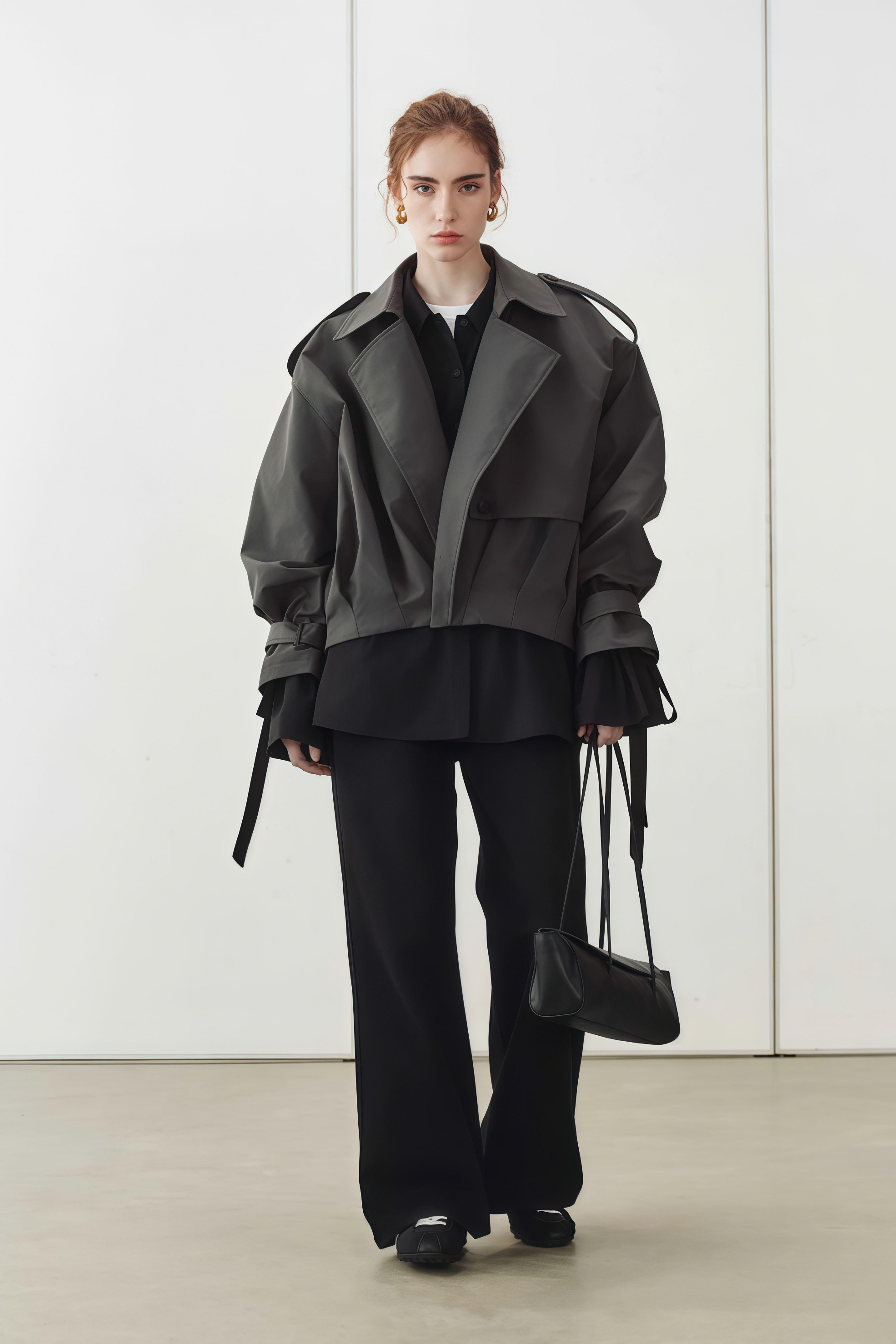 Ariane Khaki Plissierter kurzer Trenchcoat