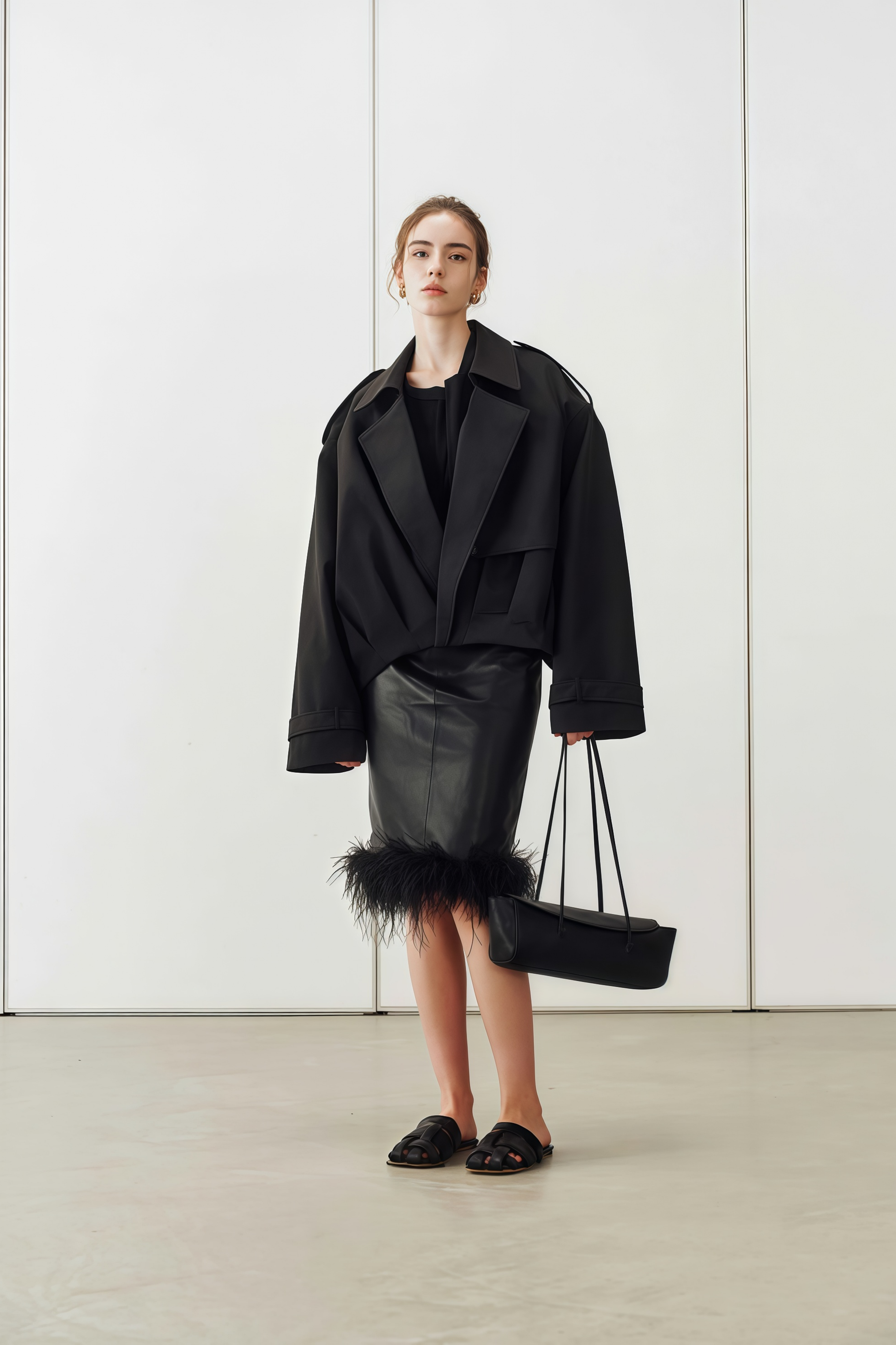 Ariane Khaki Plissierter kurzer Trenchcoat