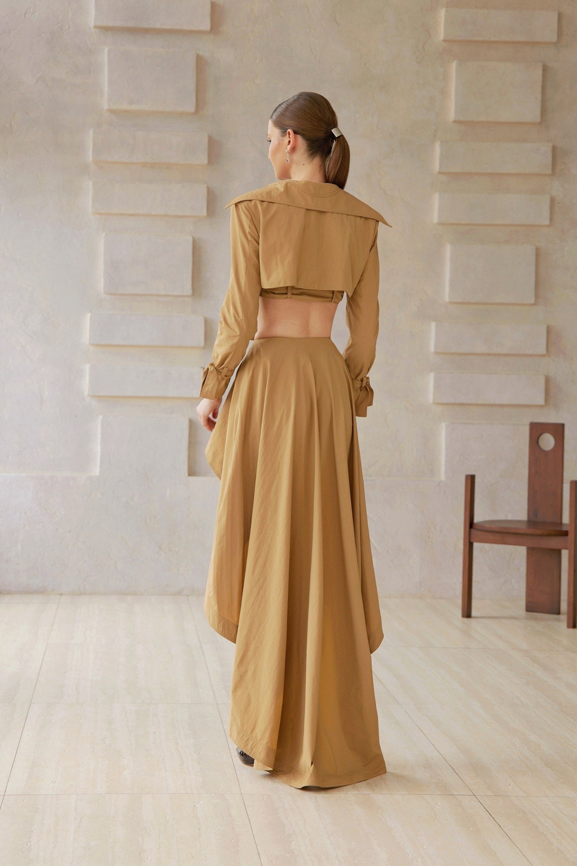 طقم متناسق من جاكيت وتنورة قصيرة من مايل كاكي