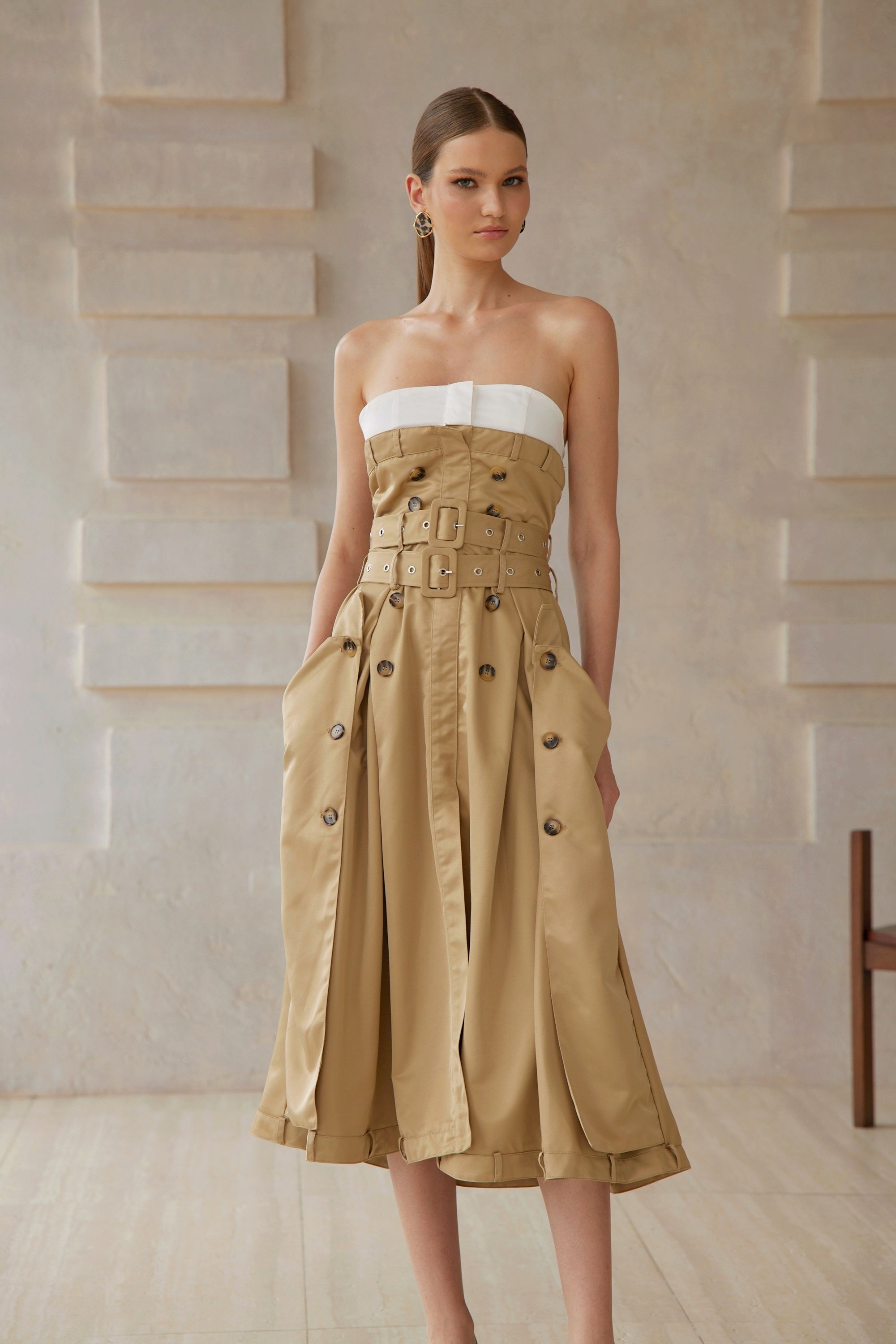 Alba – Khakifarbenes Midikleid im Trenchcoat-Stil