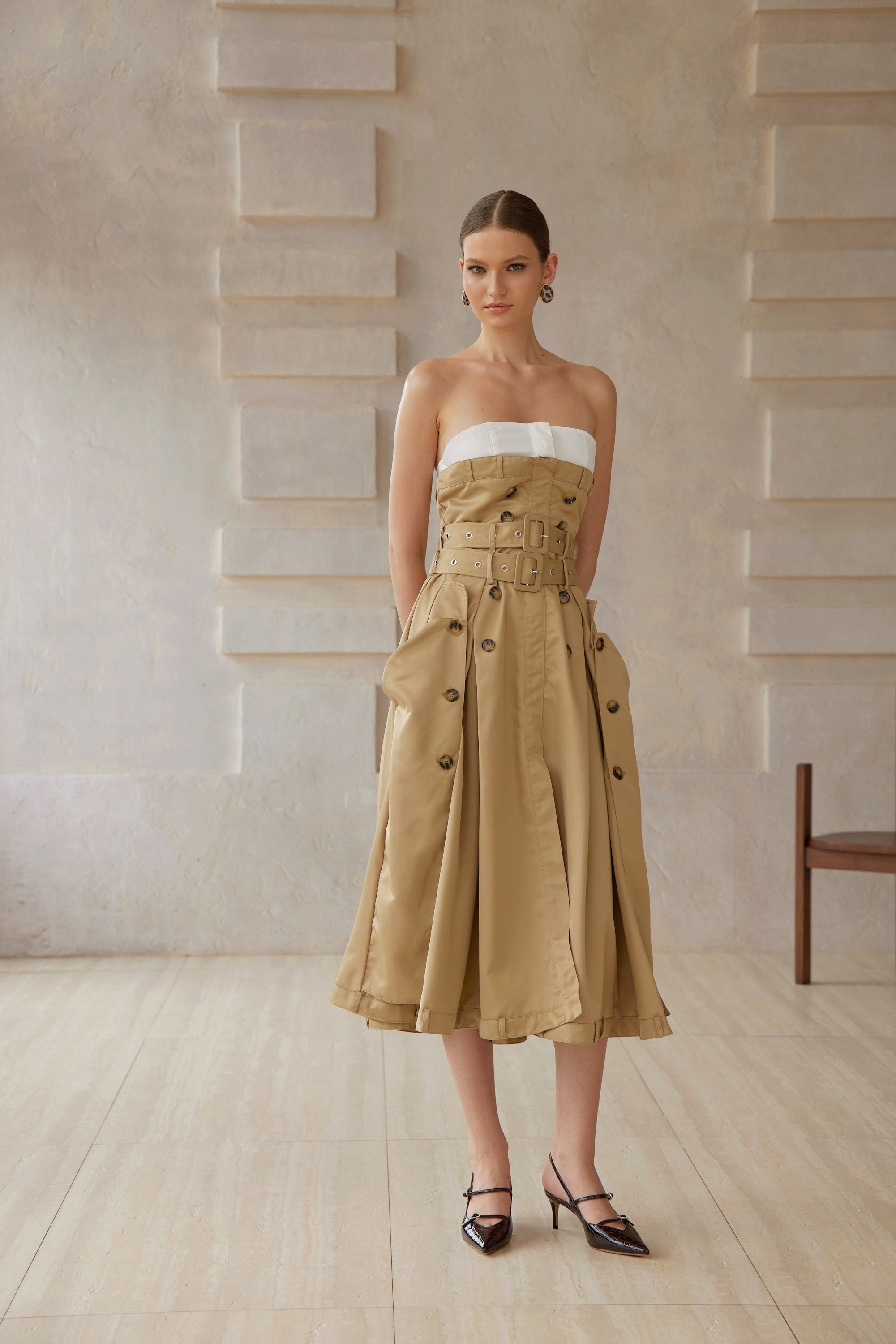 Alba – Khakifarbenes Midikleid im Trenchcoat-Stil