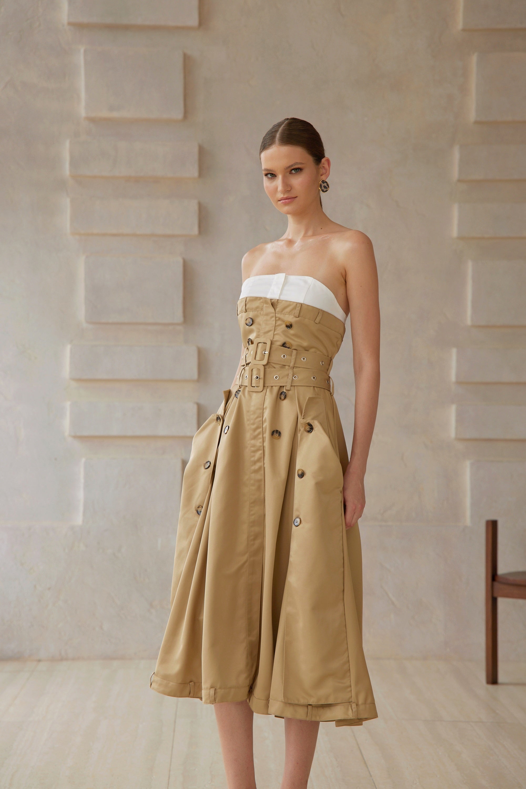 Alba – Khakifarbenes Midikleid im Trenchcoat-Stil