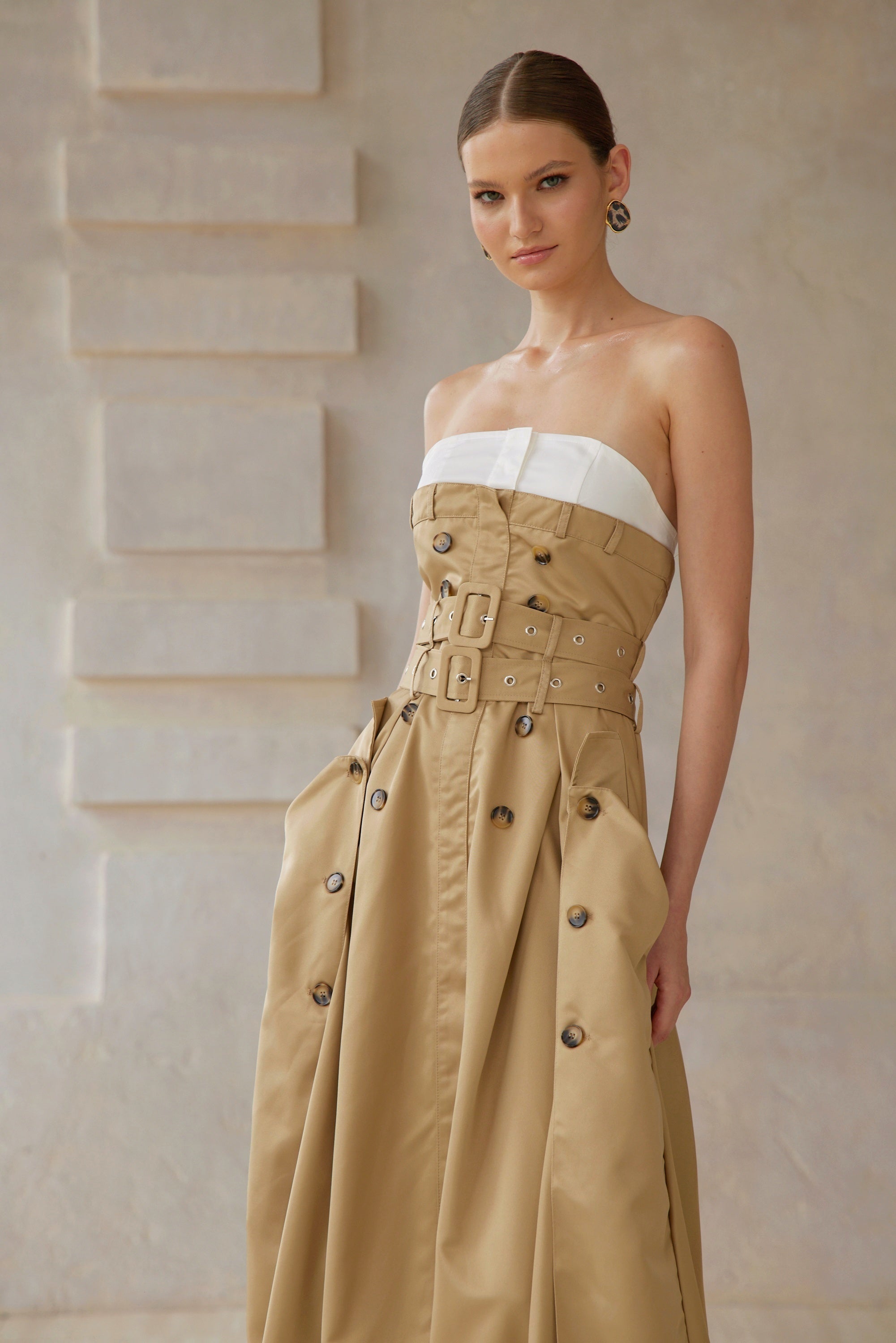 Alba – Khakifarbenes Midikleid im Trenchcoat-Stil