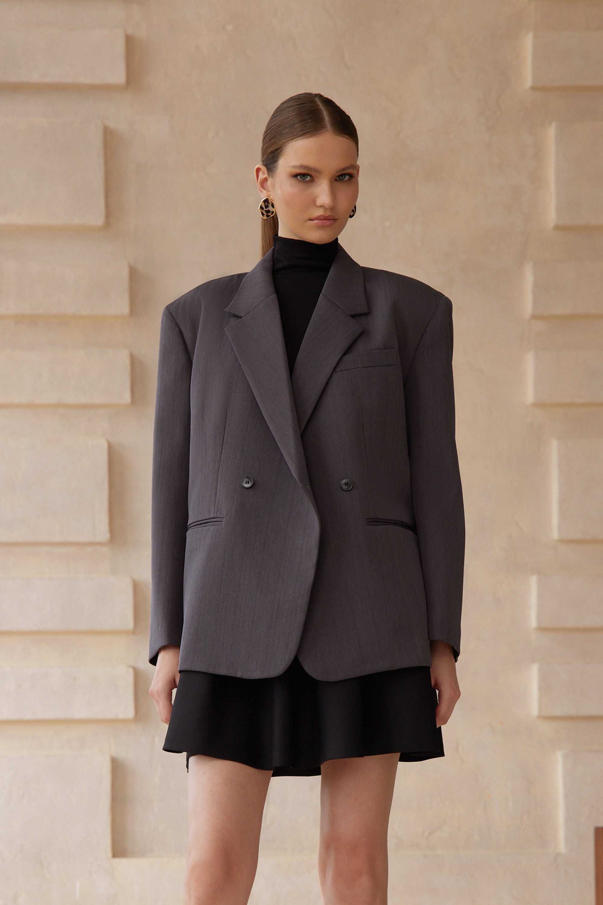 جاكيت بليزر كبير الحجم ذو أزرار مزدوجة باللون الرمادي إيليونور