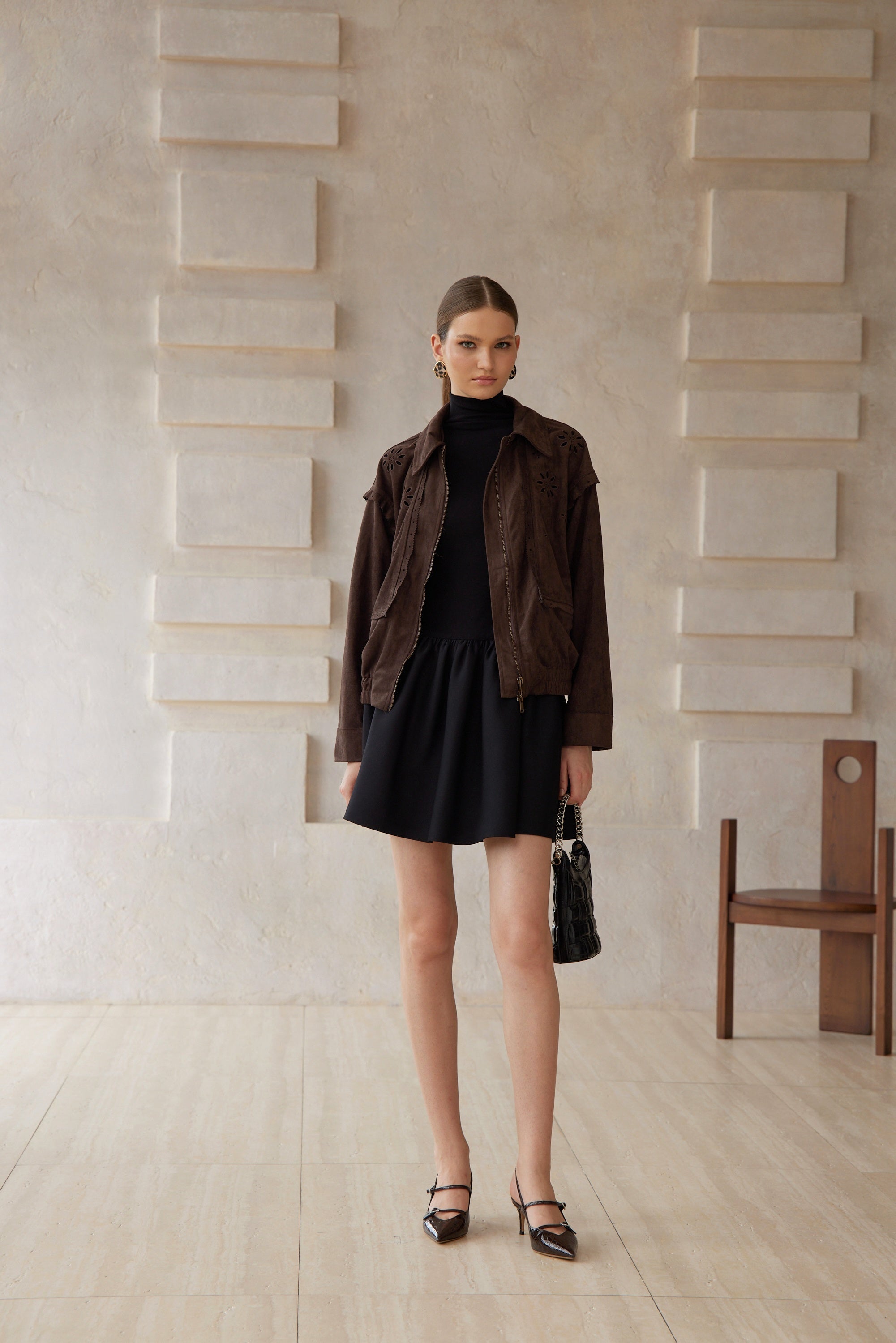 سترة إيلودي براون من جلد الغزال المزهر المقطوع