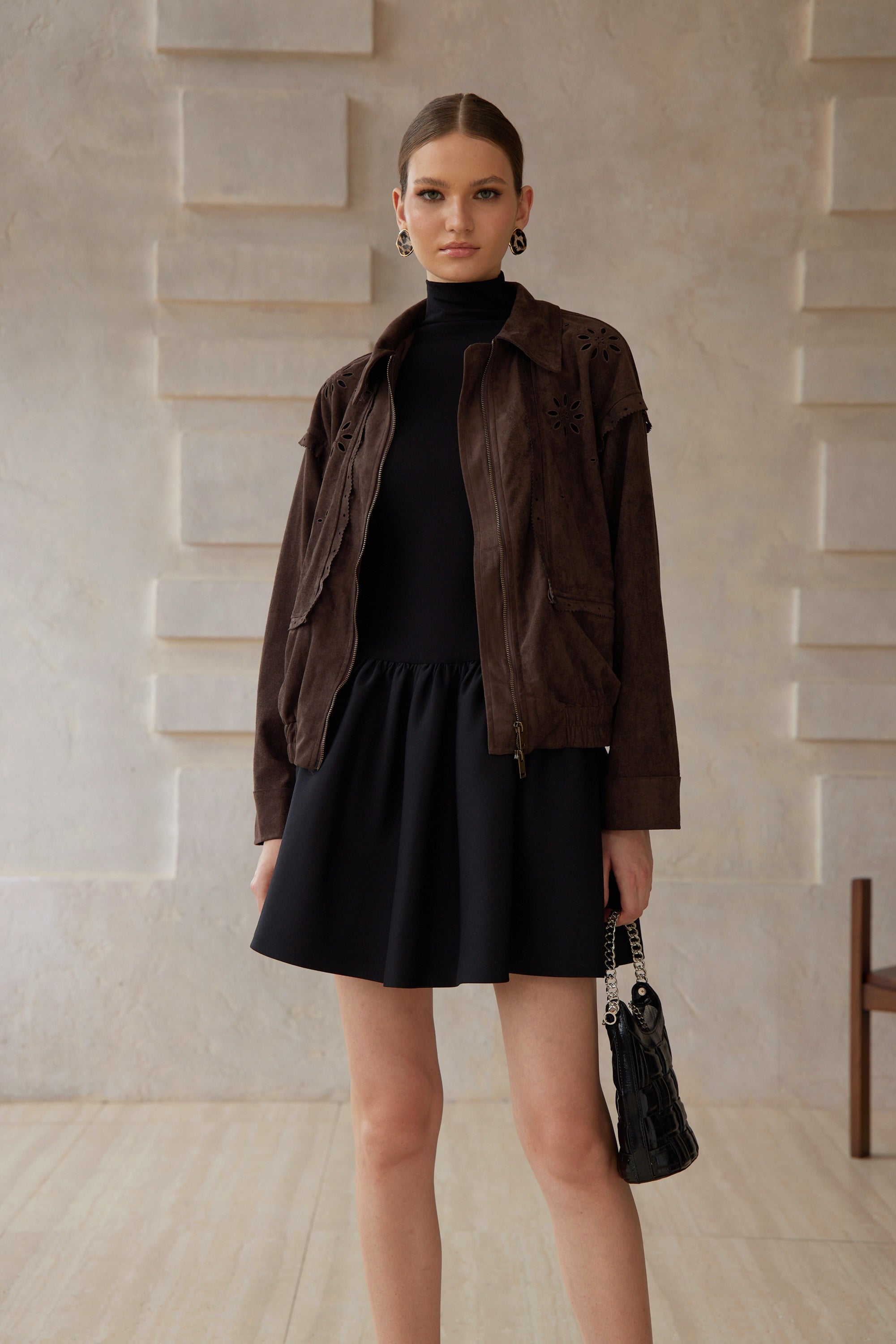 سترة إيلودي براون من جلد الغزال المزهر المقطوع