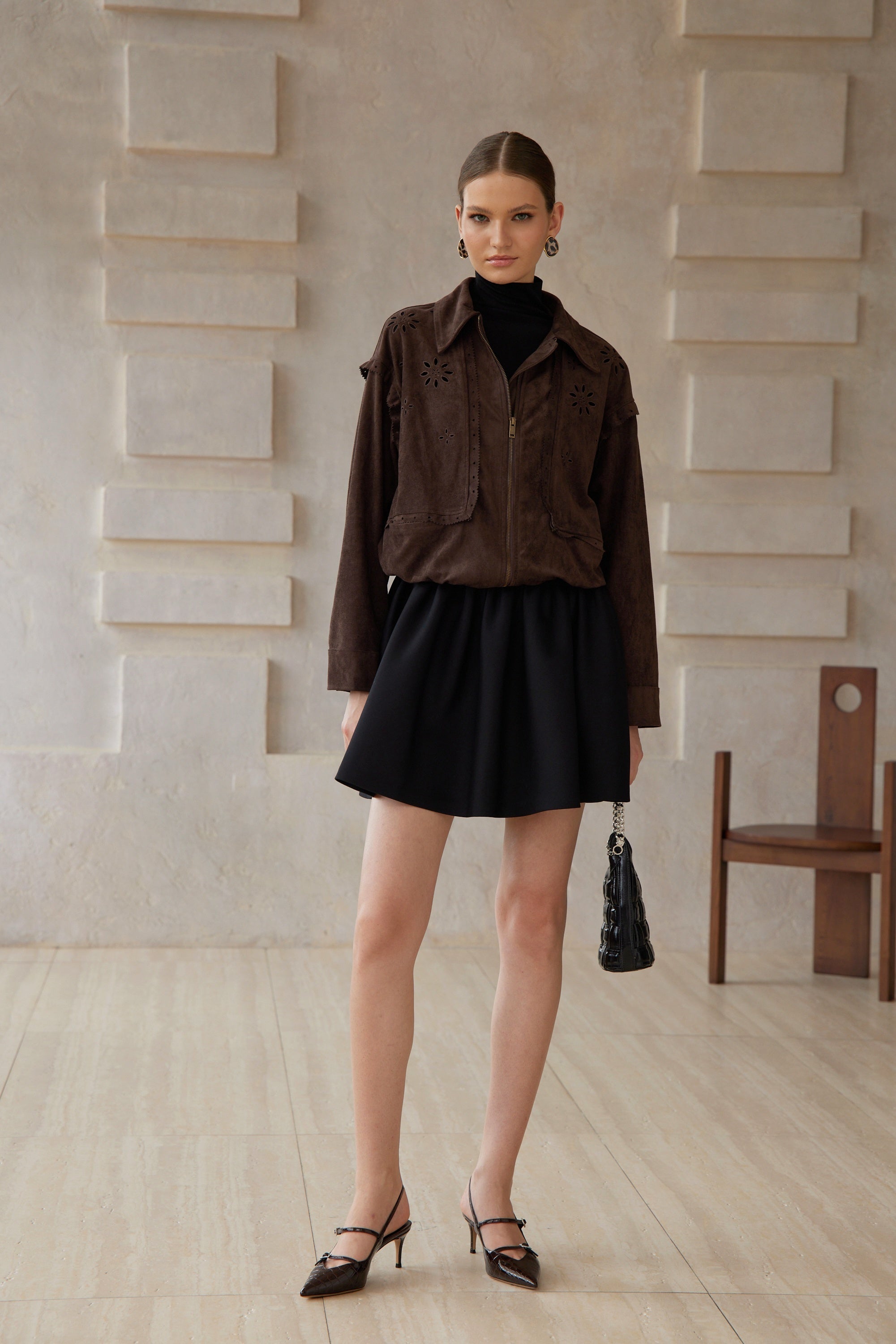 سترة إيلودي براون من جلد الغزال المزهر المقطوع