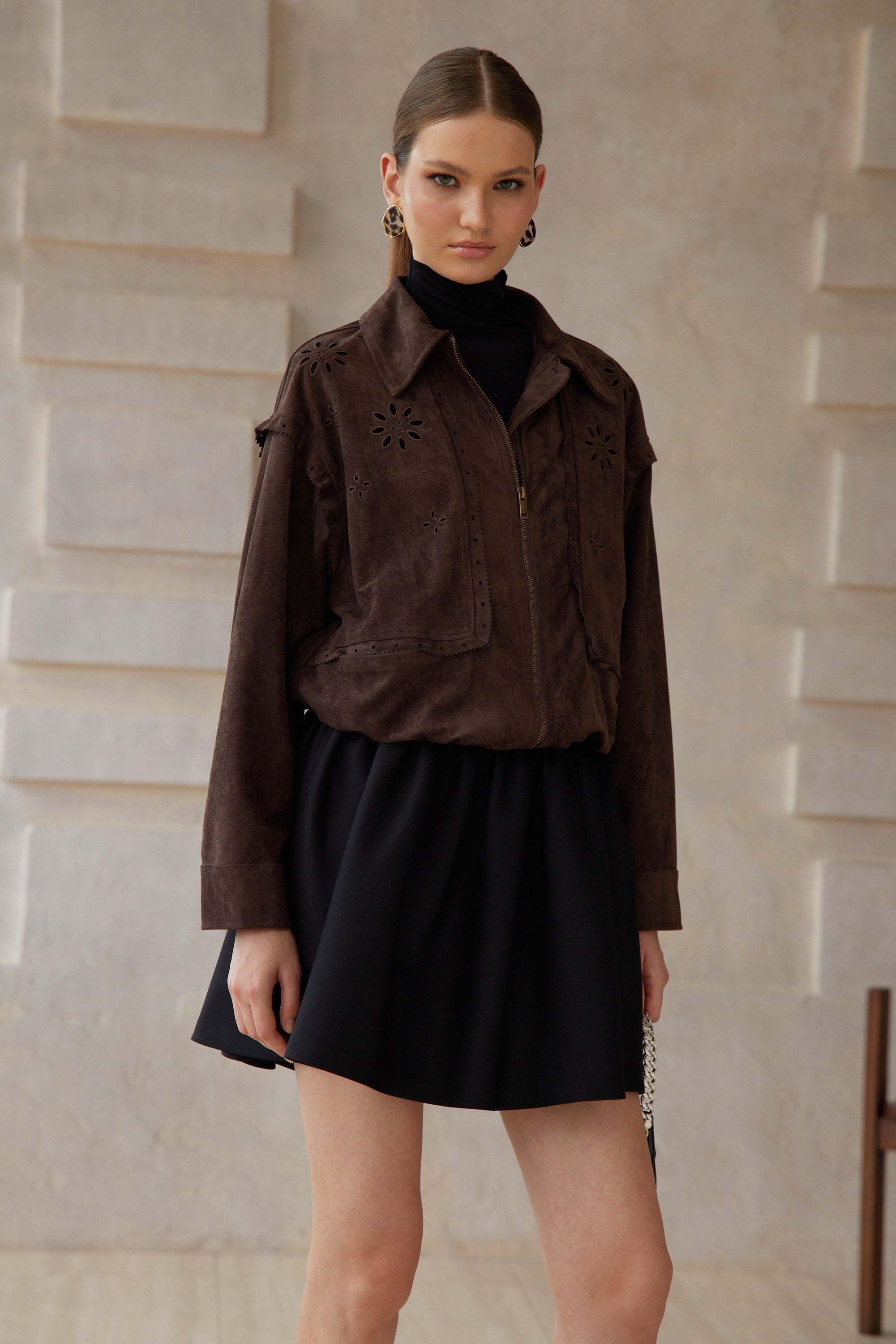 سترة إيلودي براون من جلد الغزال المزهر المقطوع