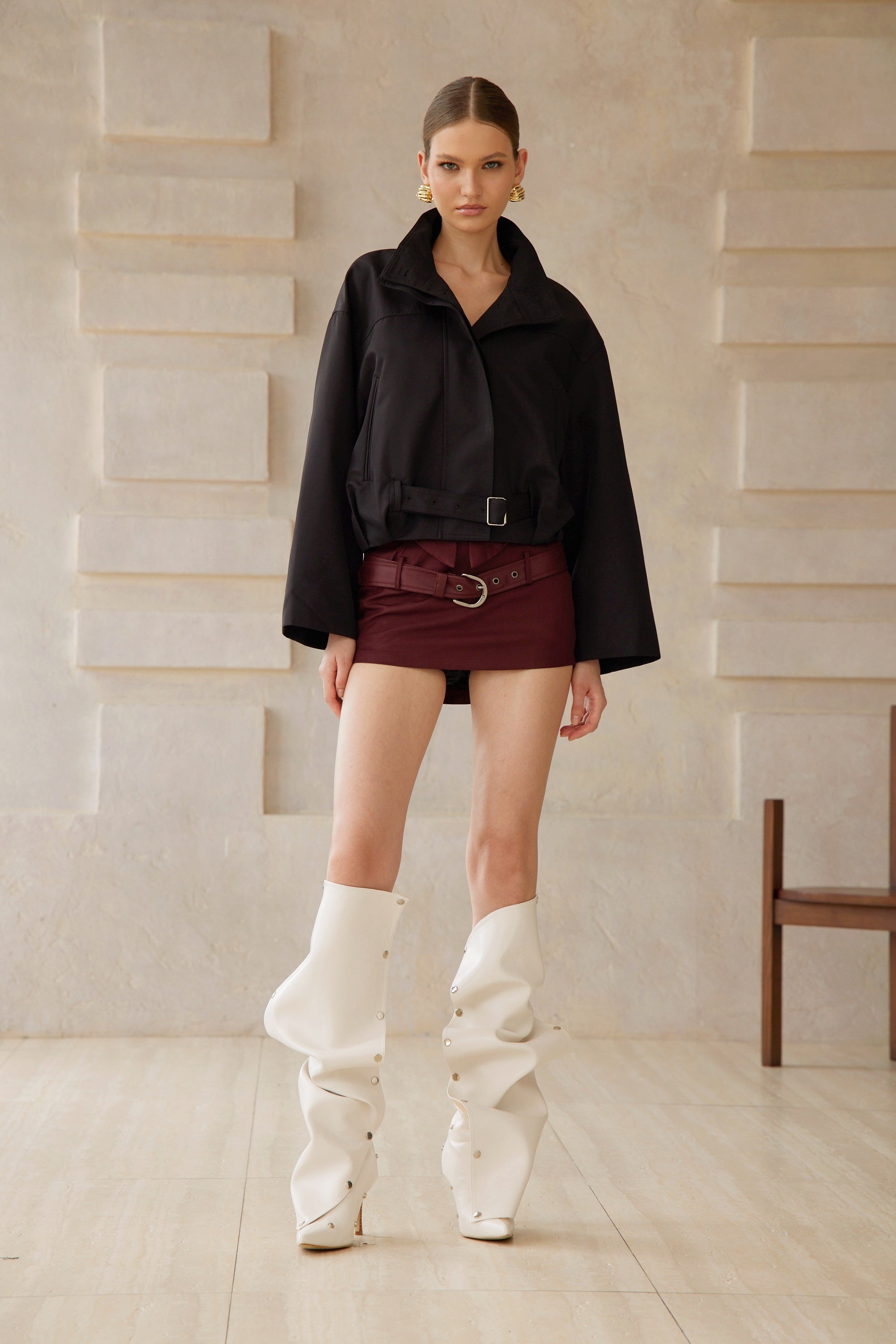 معطف ترينش قصير أسود بتصميم بوليت بتعليقة خصر.